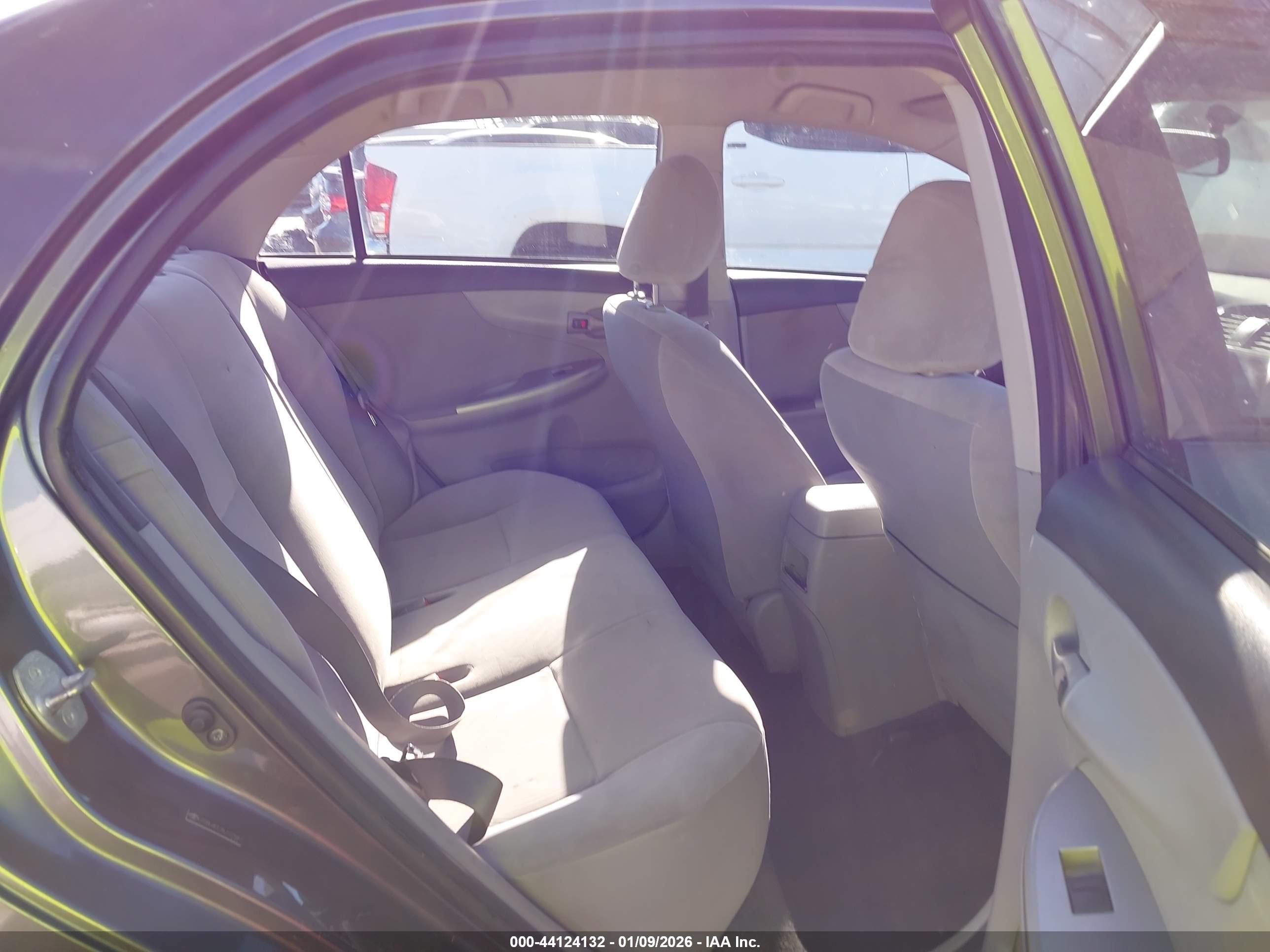 TOYOTA COROLLA image 8