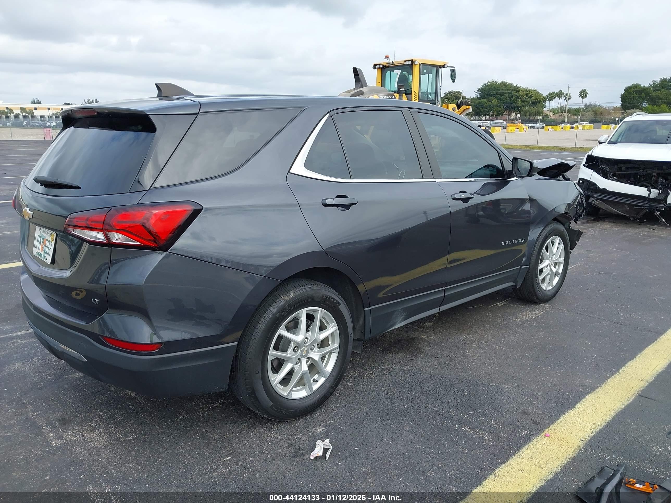CHEVROLET EQUINOX image 4