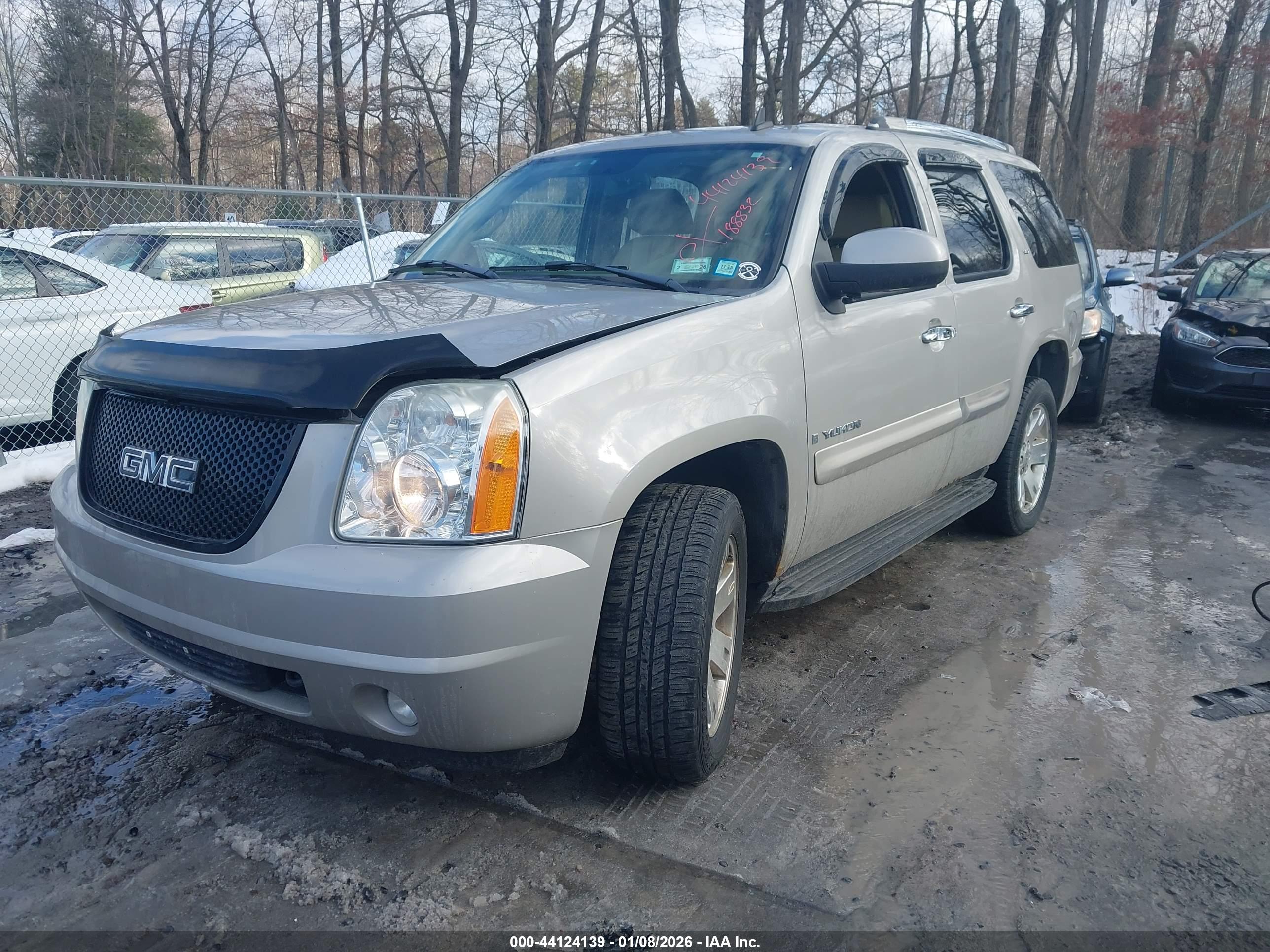 GMC YUKON image 2