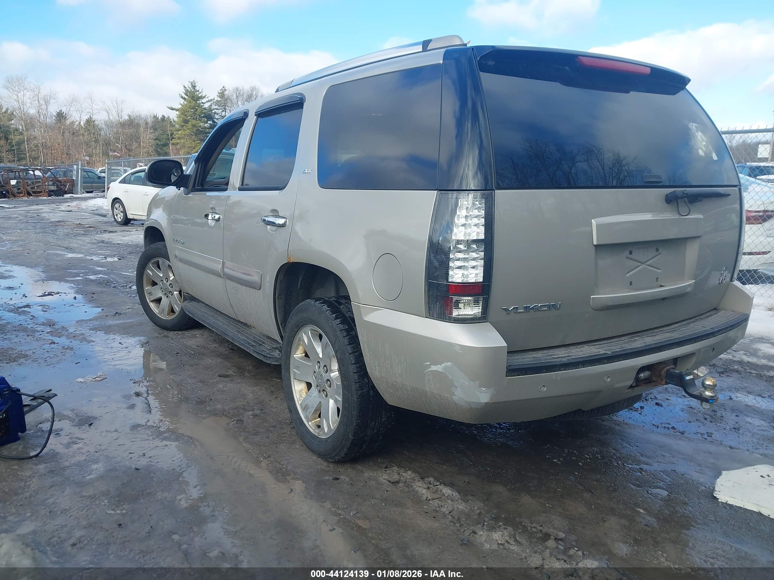GMC YUKON image 3