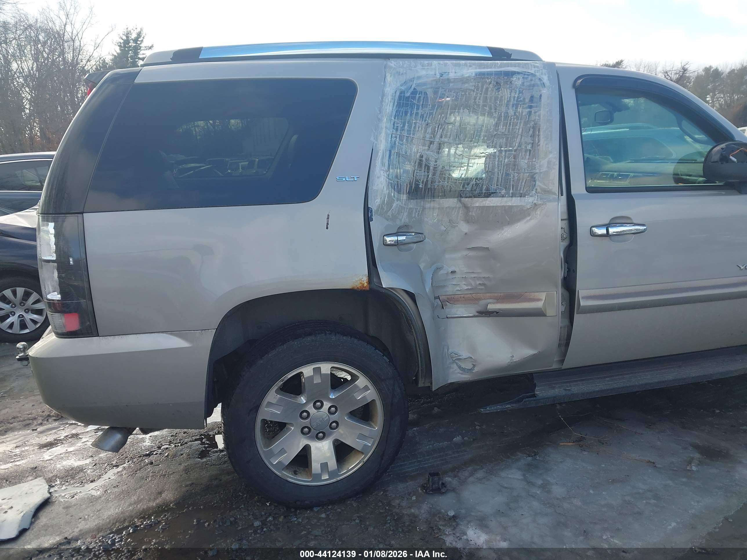 GMC YUKON image 6