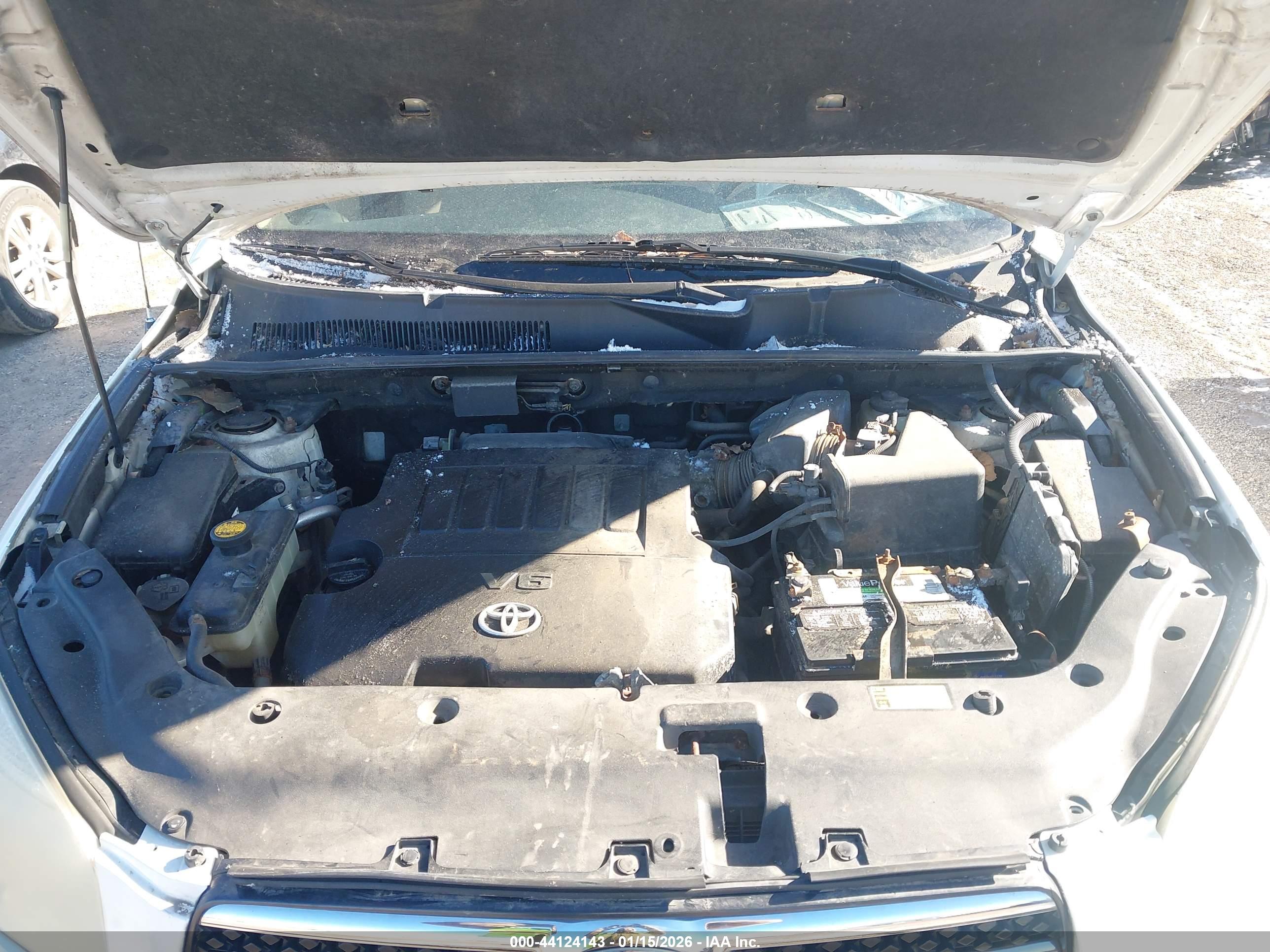 TOYOTA RAV4 image 10