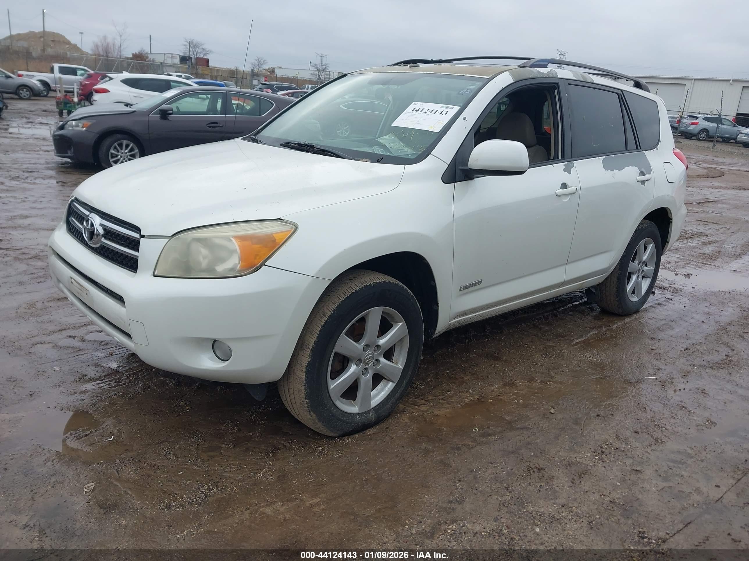 TOYOTA RAV4 image 2