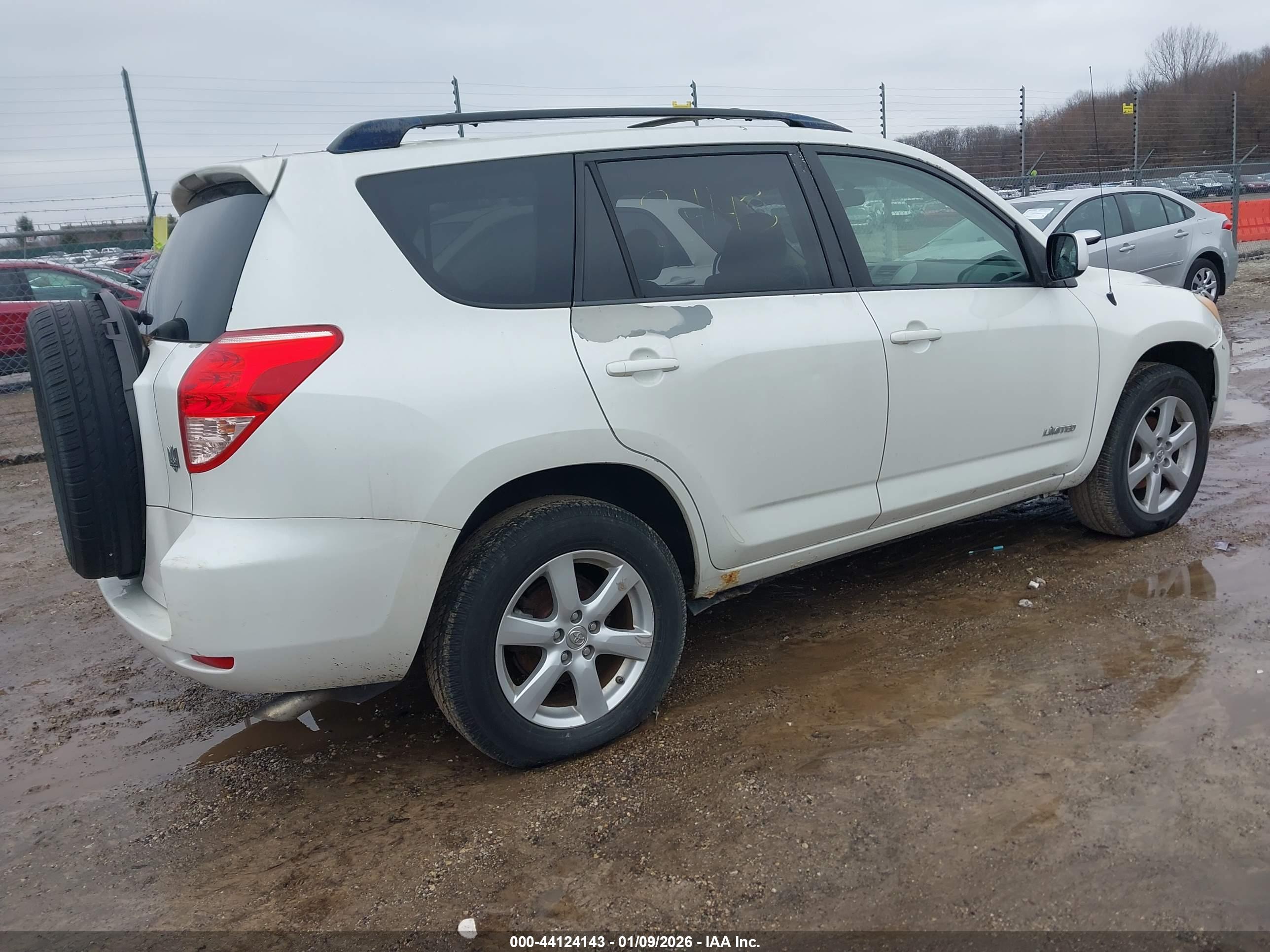 TOYOTA RAV4 image 4