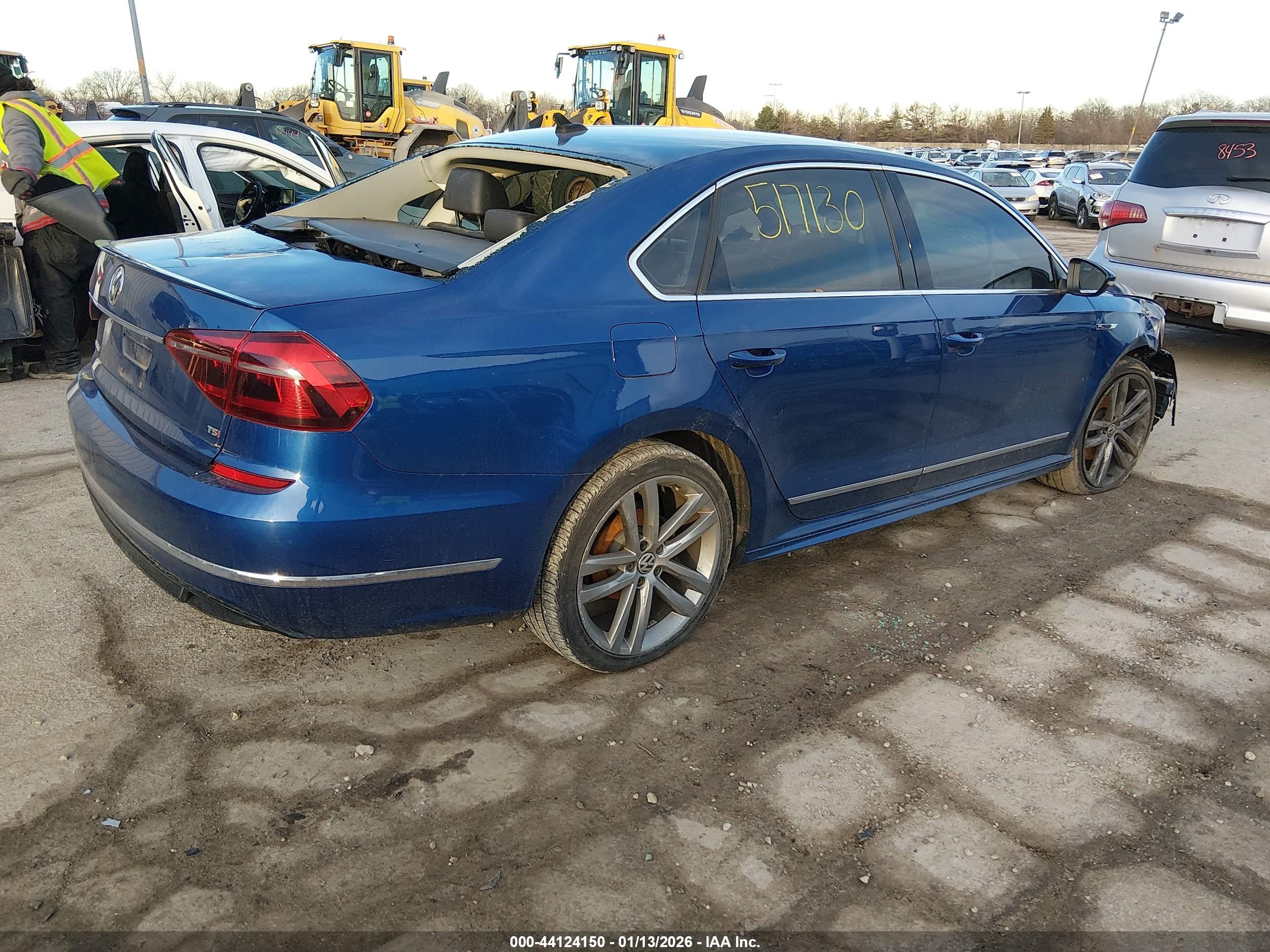 VOLKSWAGEN PASSAT image 4