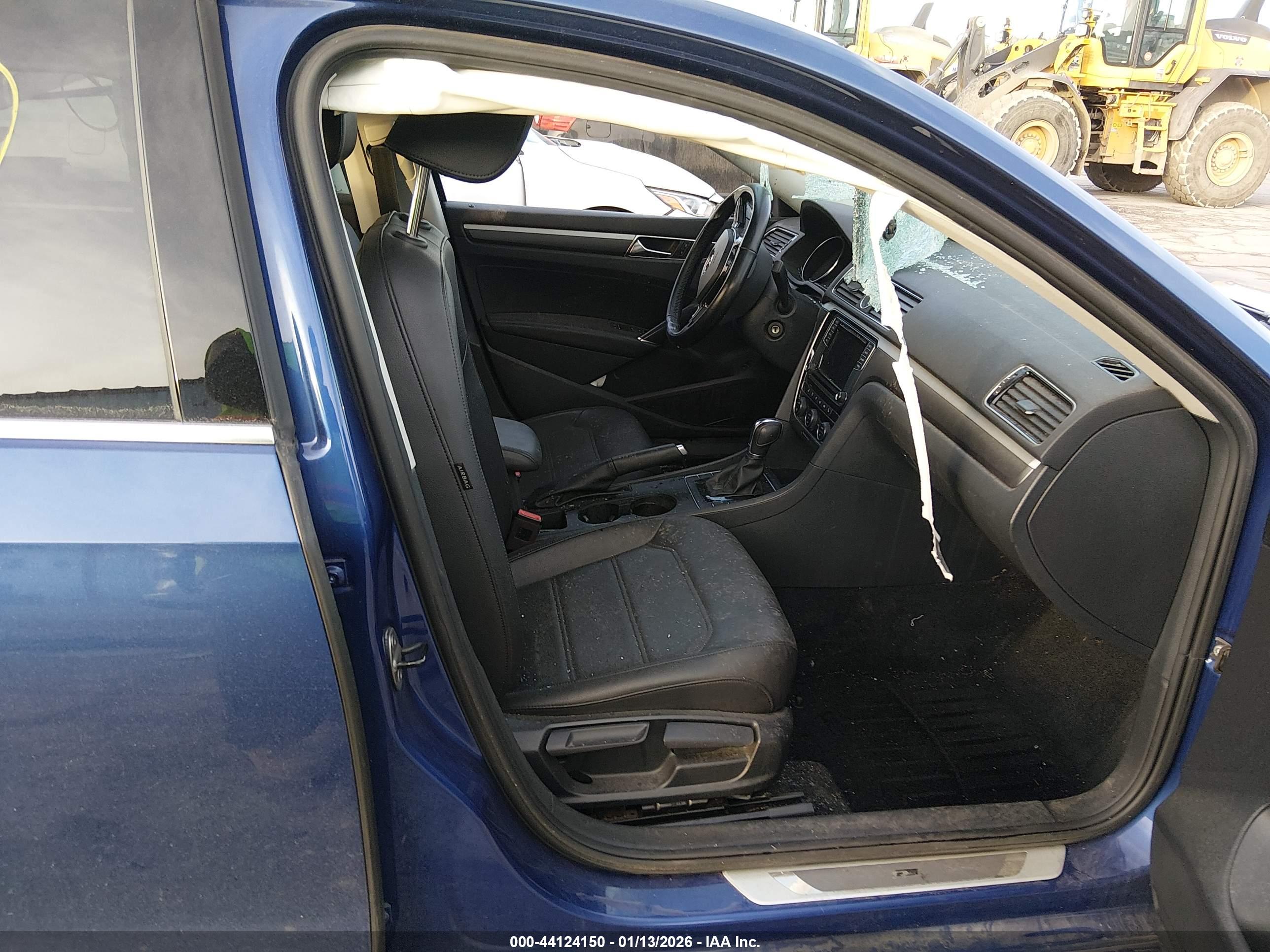 VOLKSWAGEN PASSAT image 5