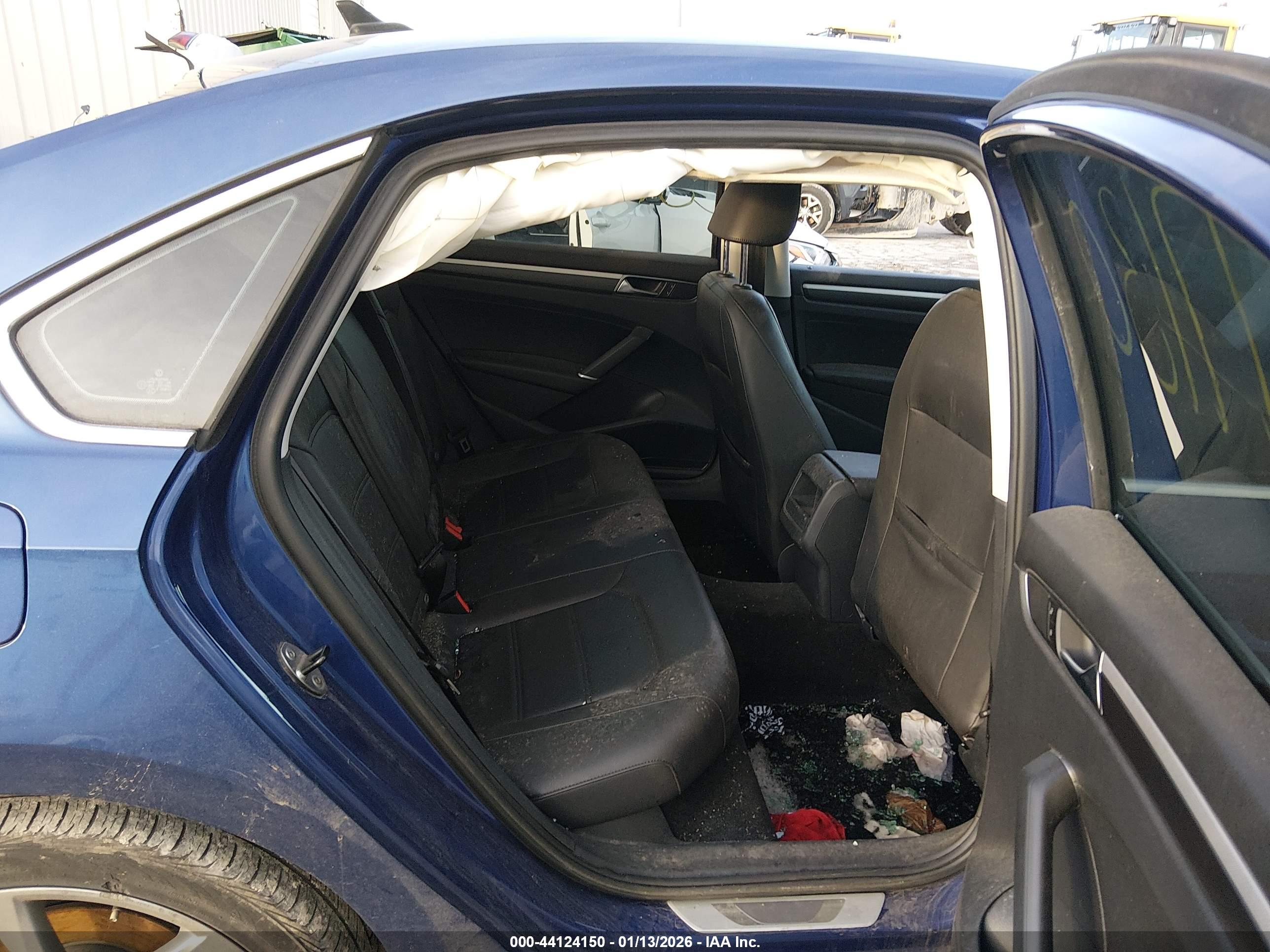 VOLKSWAGEN PASSAT image 8