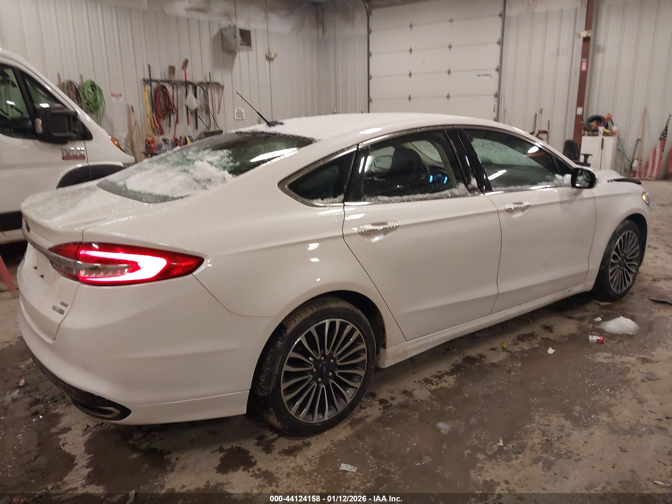 FORD FUSION image 4