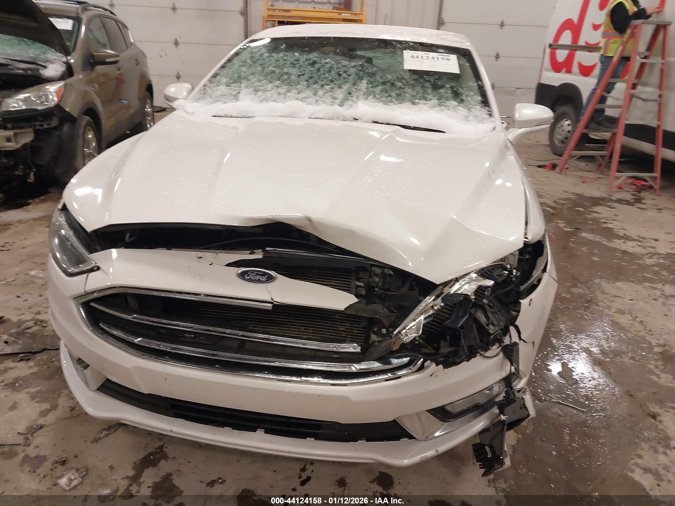 FORD FUSION image 6