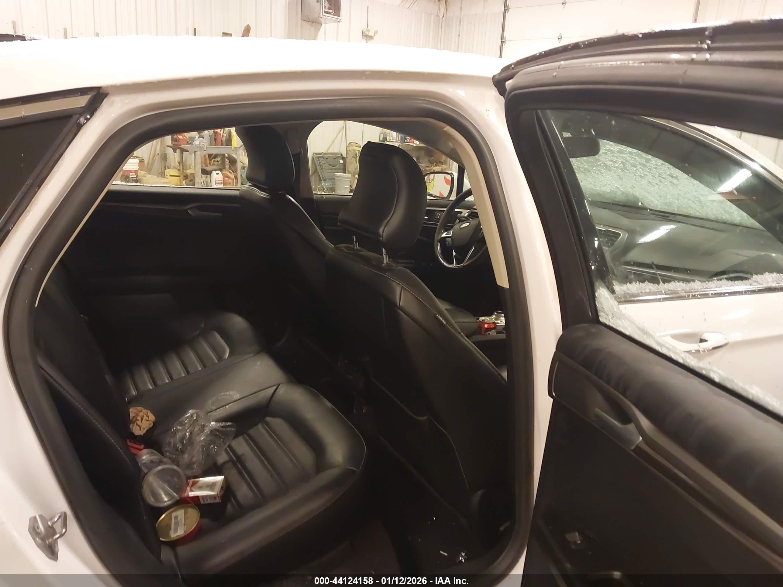 FORD FUSION image 8