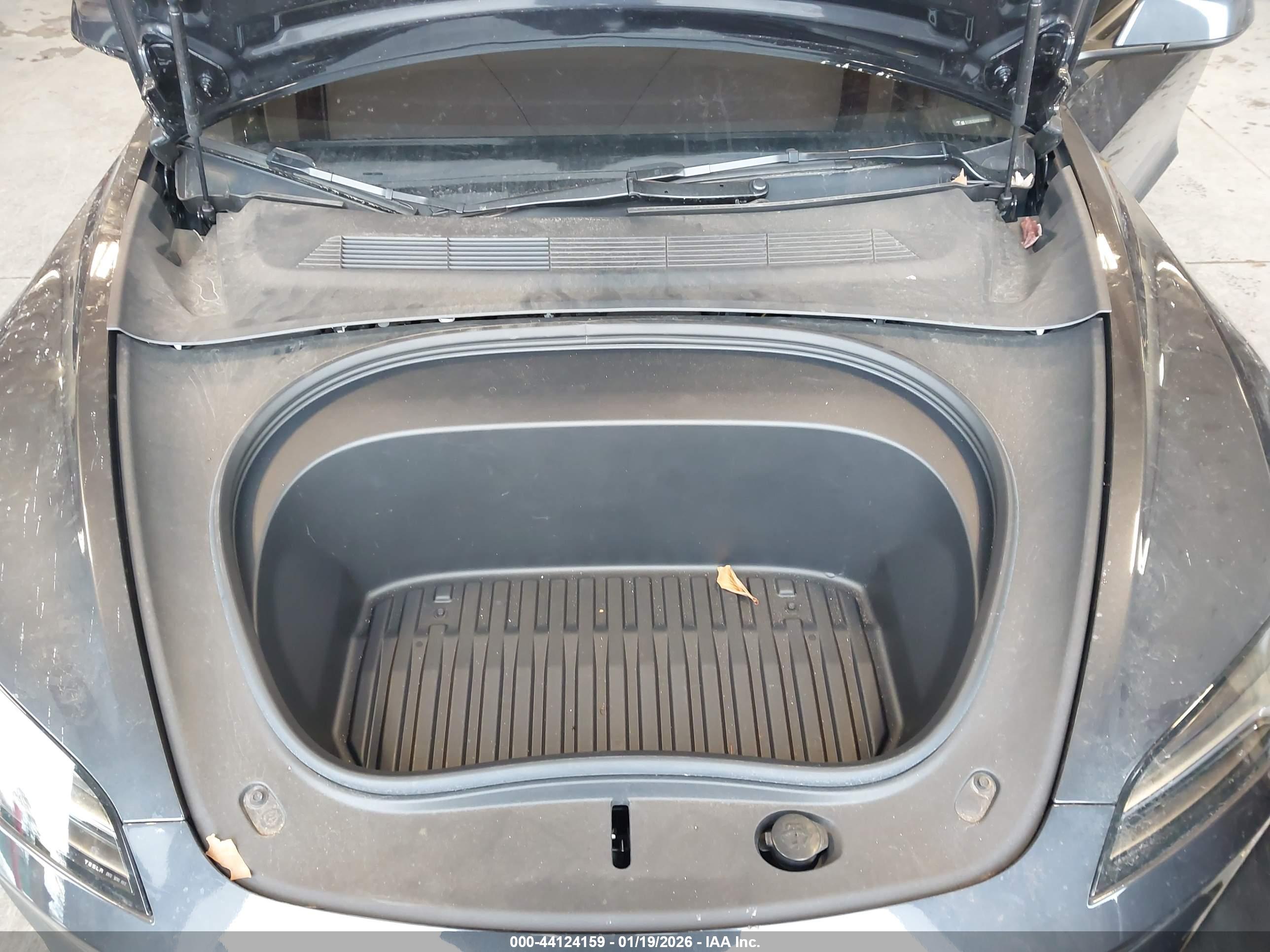 TESLA MODEL image 10
