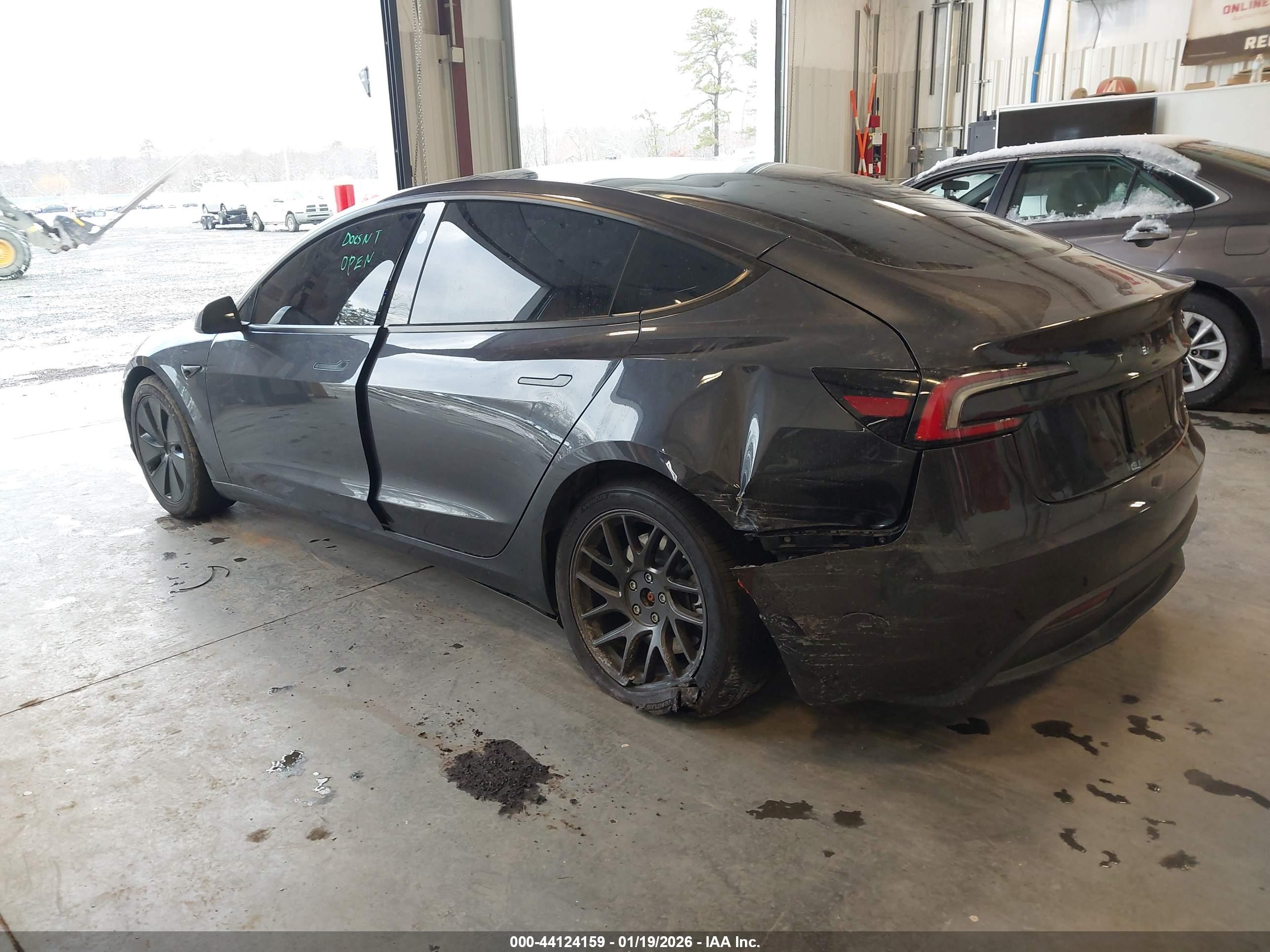 TESLA MODEL image 3