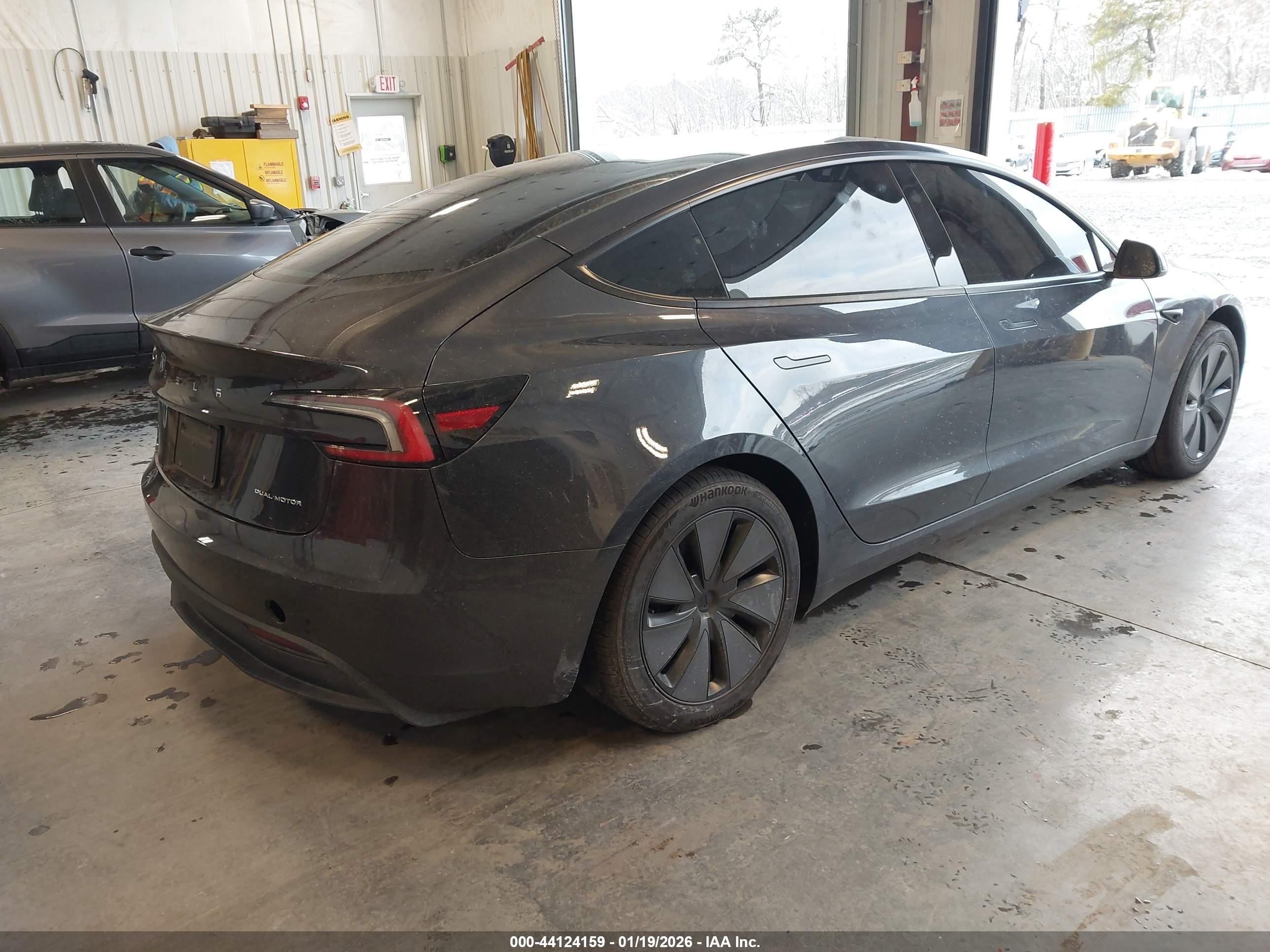 TESLA MODEL image 4
