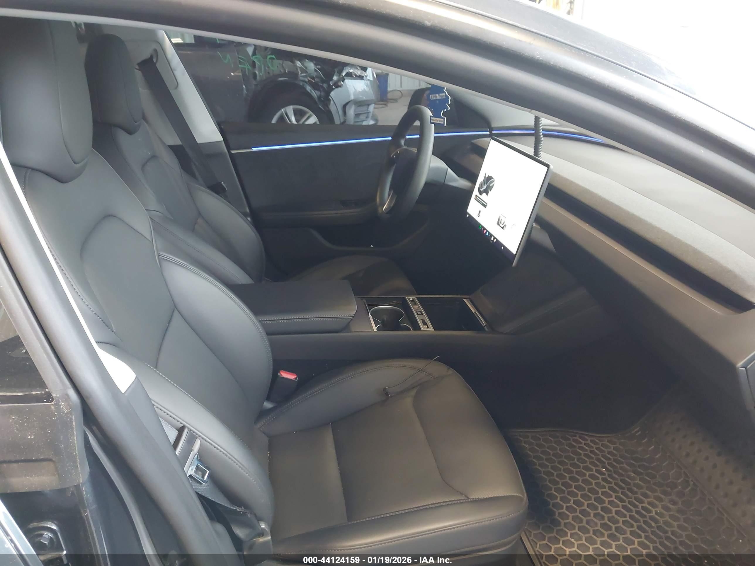 TESLA MODEL image 5