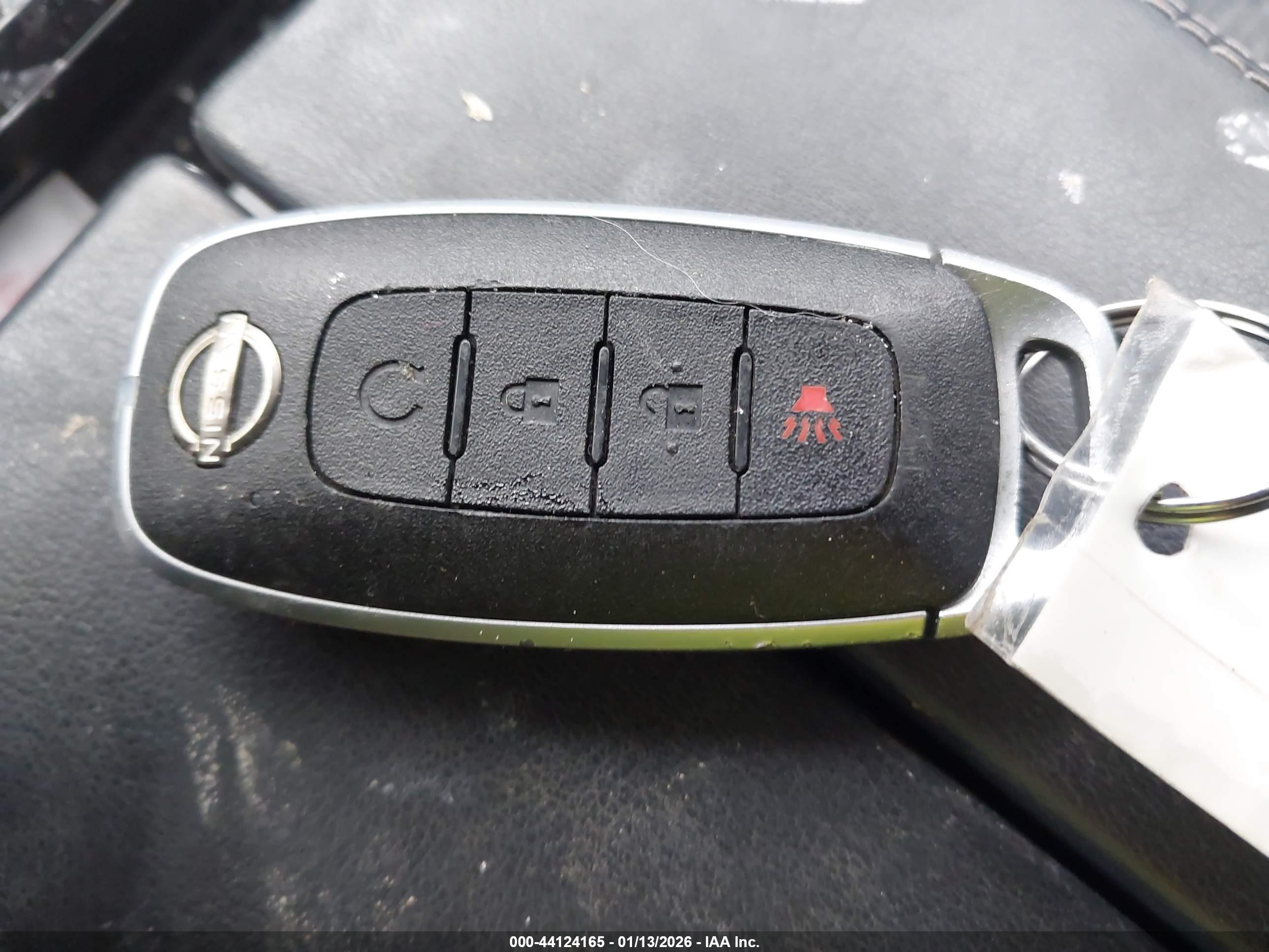 NISSAN ROGUE image 11