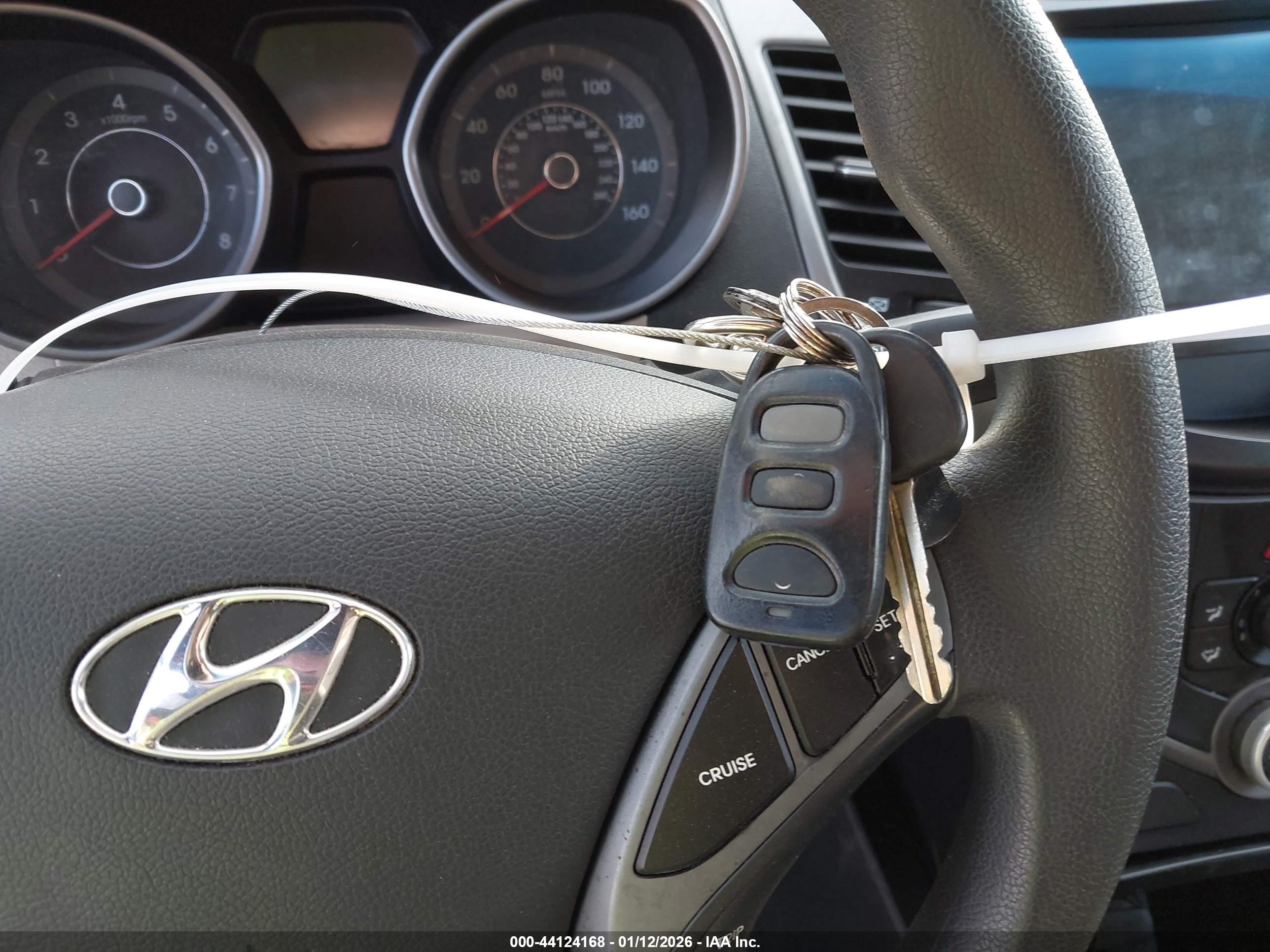 HYUNDAI ELANTRA image 11