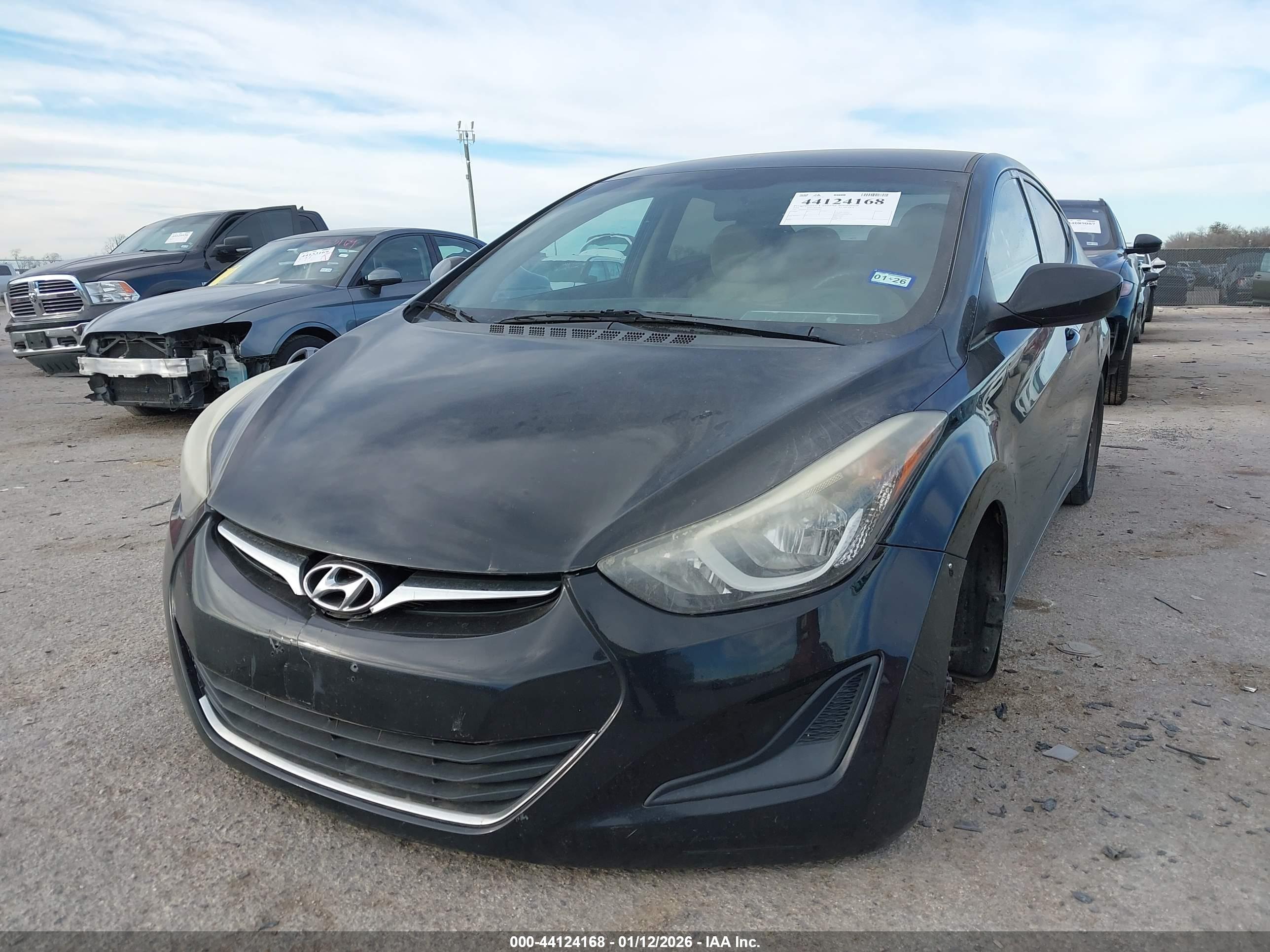 HYUNDAI ELANTRA image 2