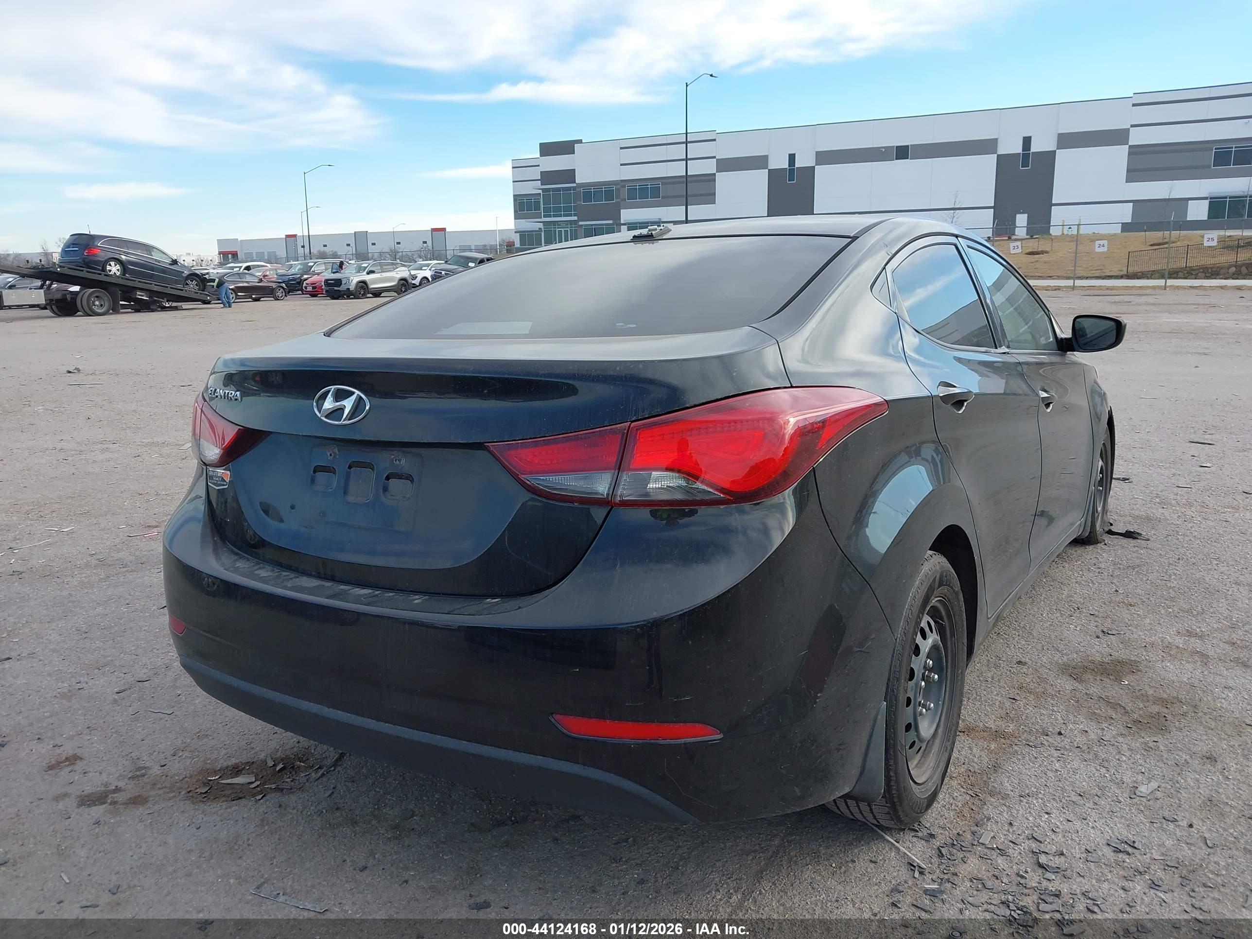 HYUNDAI ELANTRA image 4