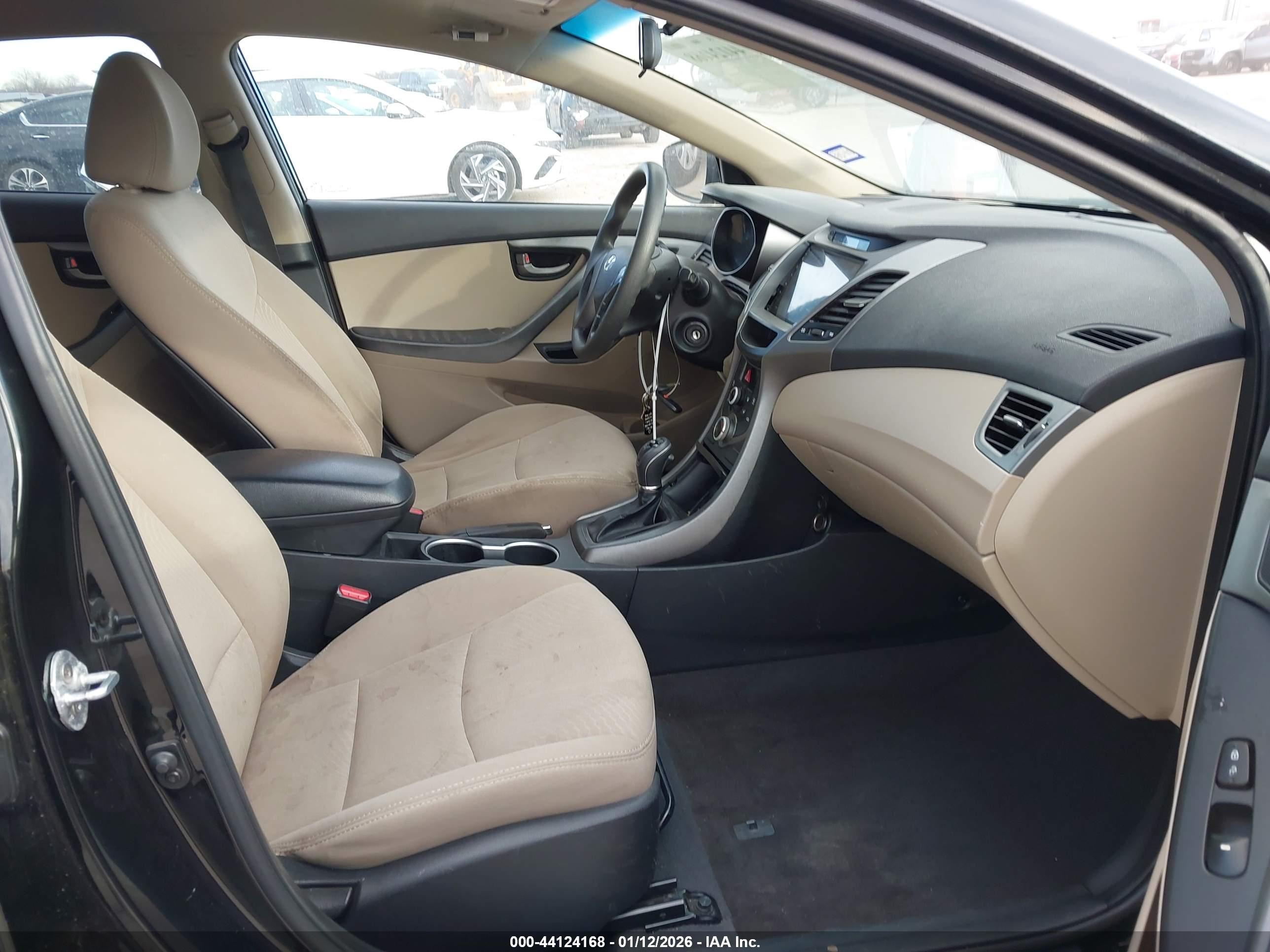 HYUNDAI ELANTRA image 5