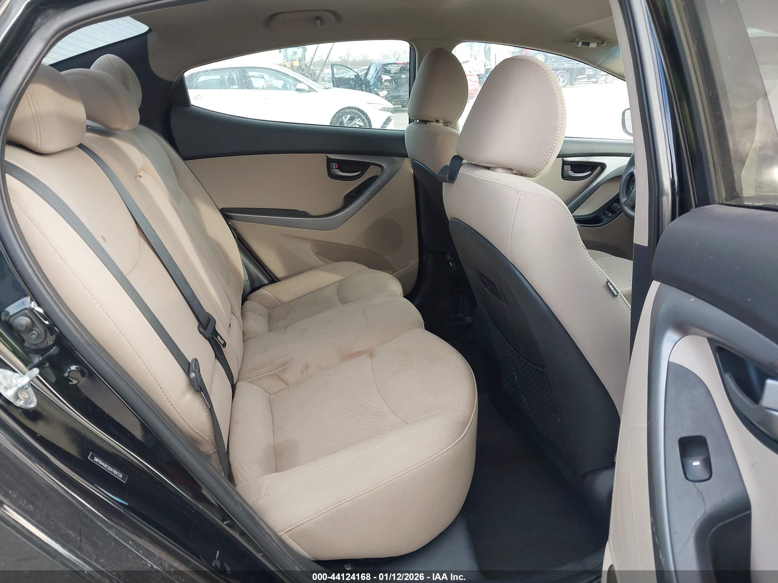 HYUNDAI ELANTRA image 8