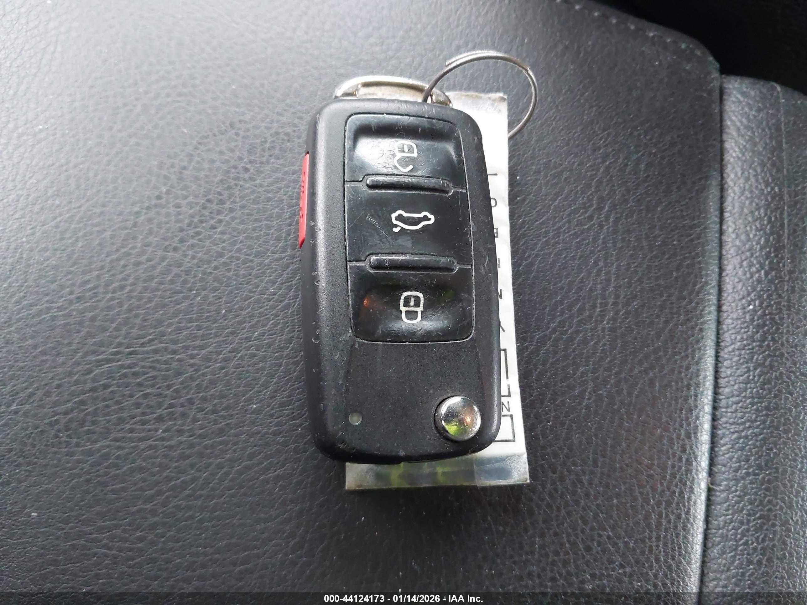 VOLKSWAGEN TIGUAN image 11