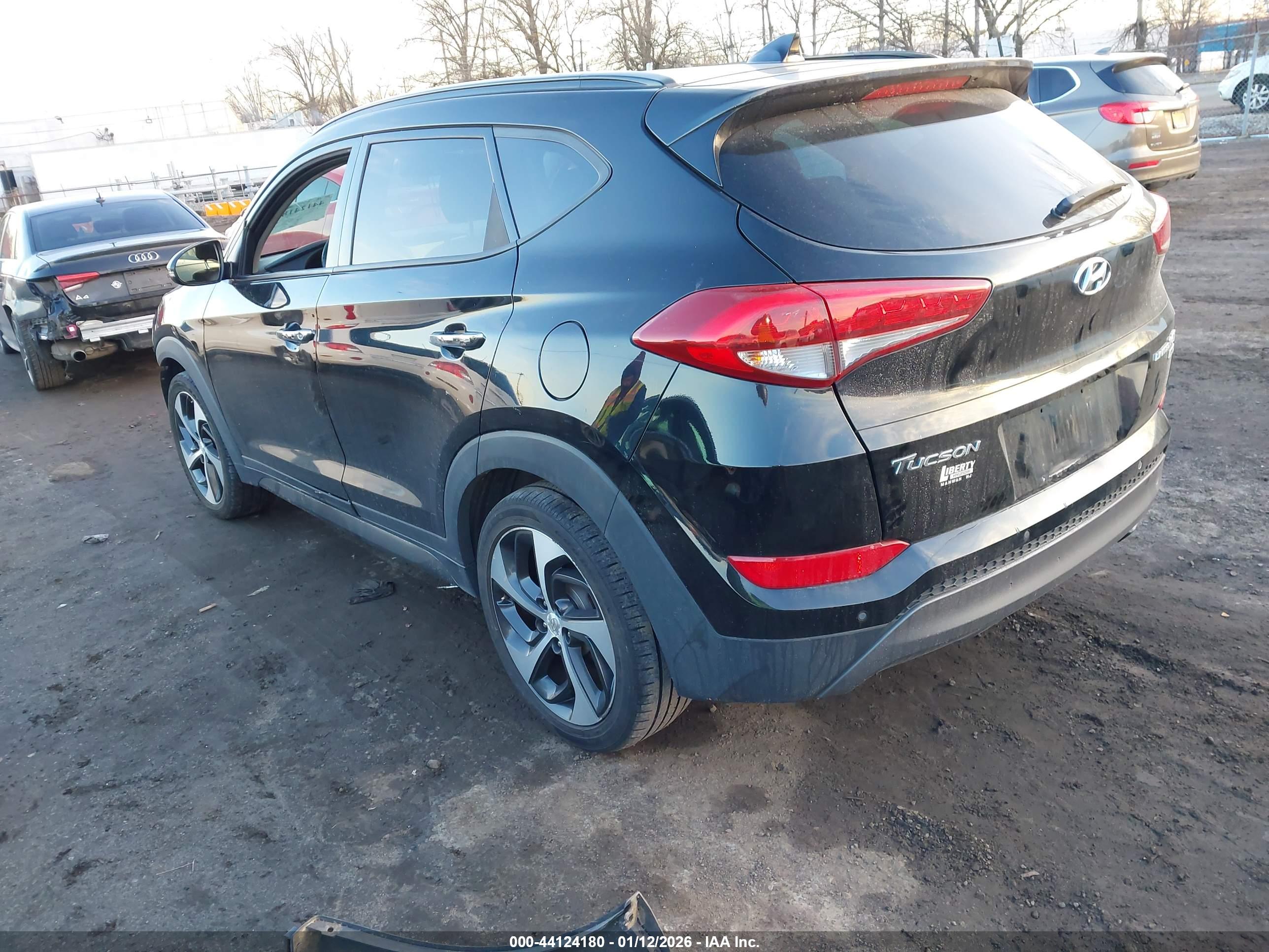 HYUNDAI TUCSON image 3
