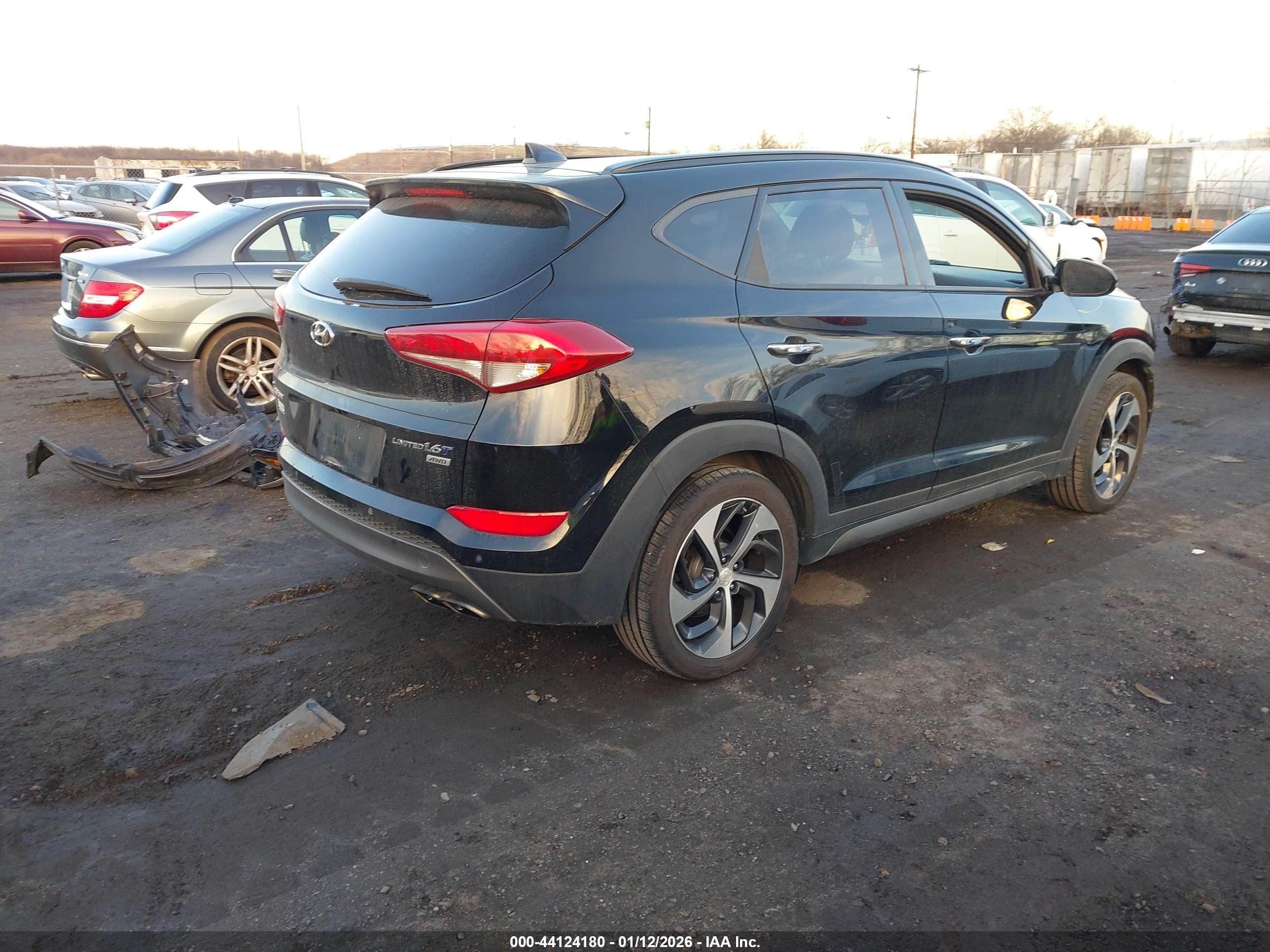 HYUNDAI TUCSON image 4