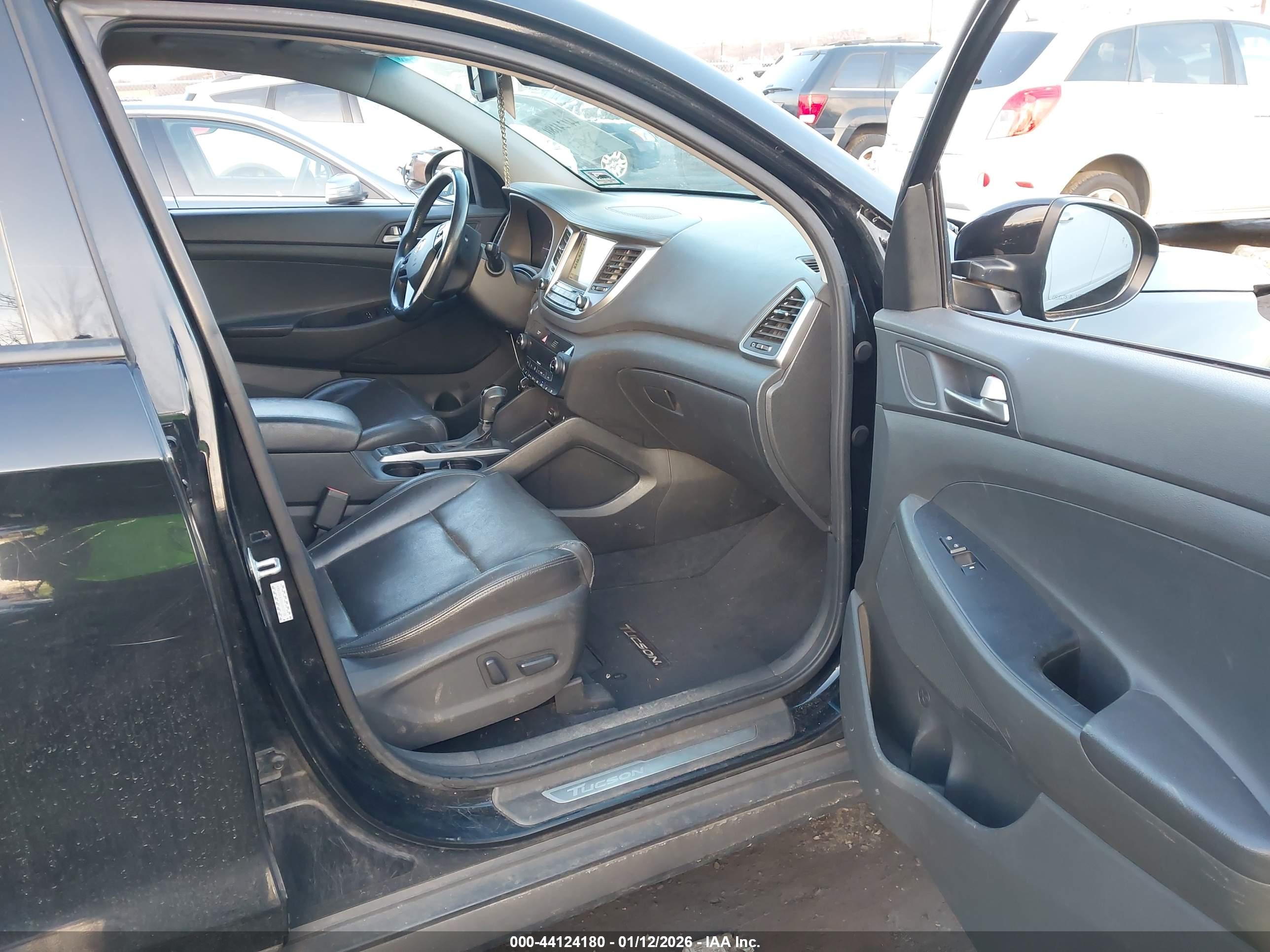 HYUNDAI TUCSON image 5