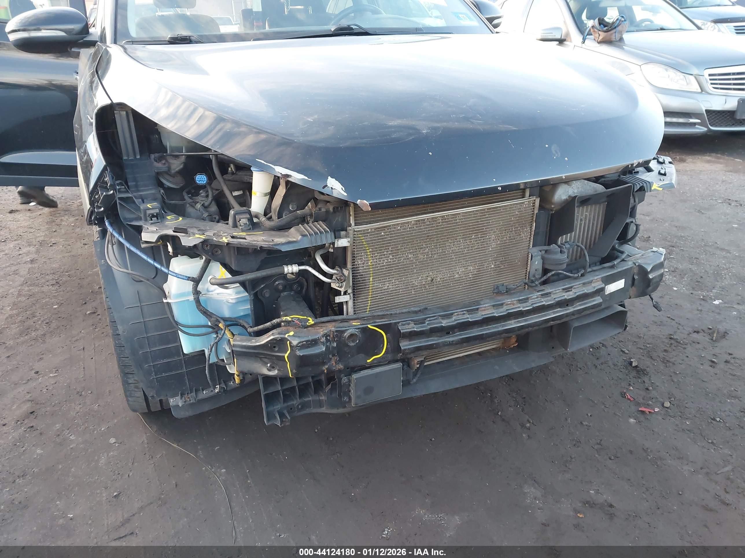 HYUNDAI TUCSON image 6