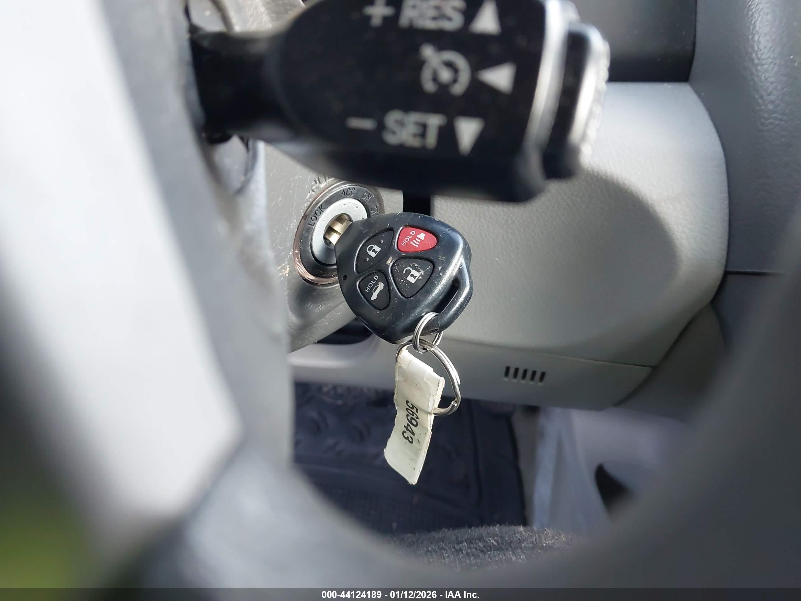 TOYOTA CAMRY image 11