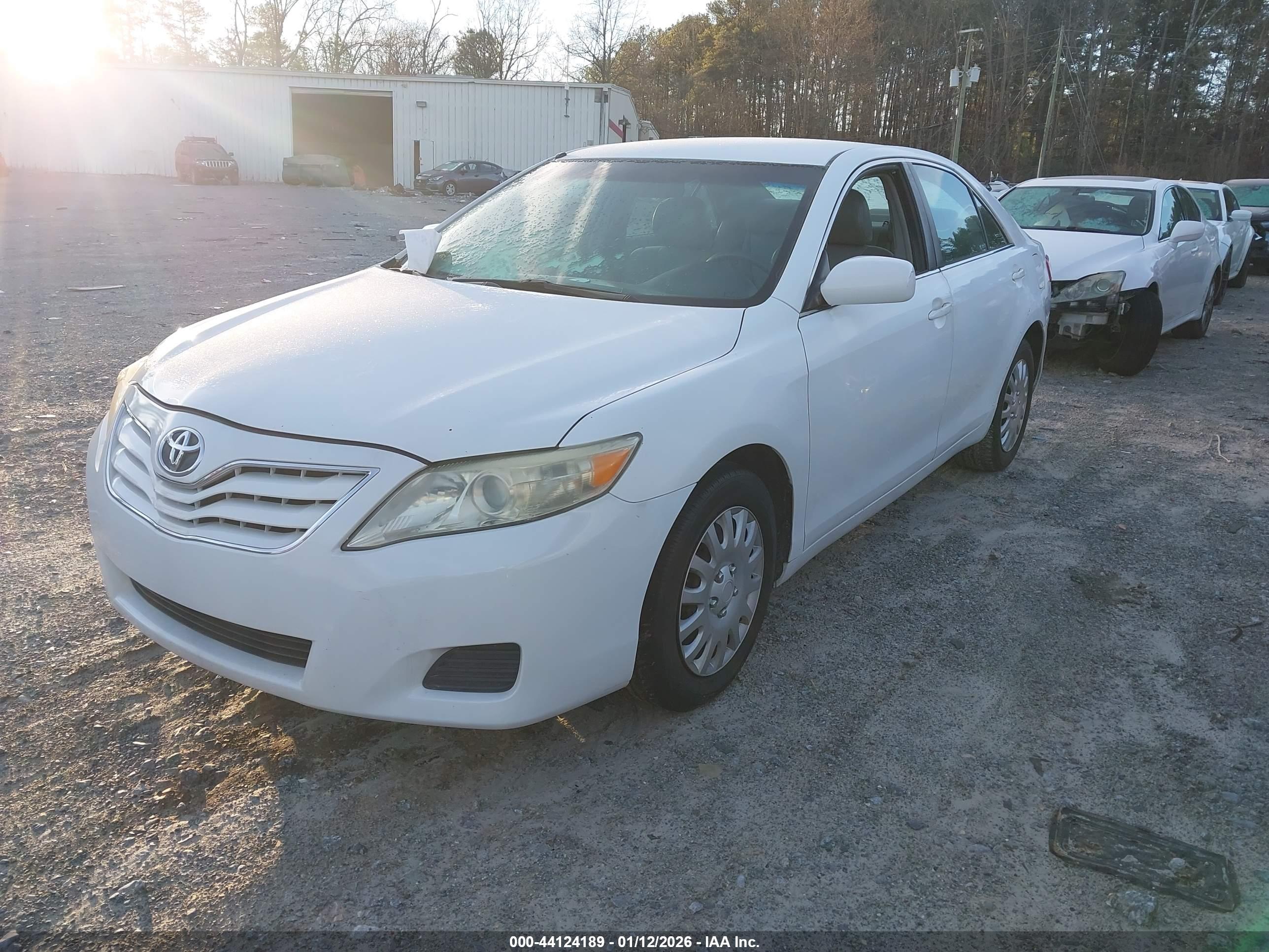 TOYOTA CAMRY image 2