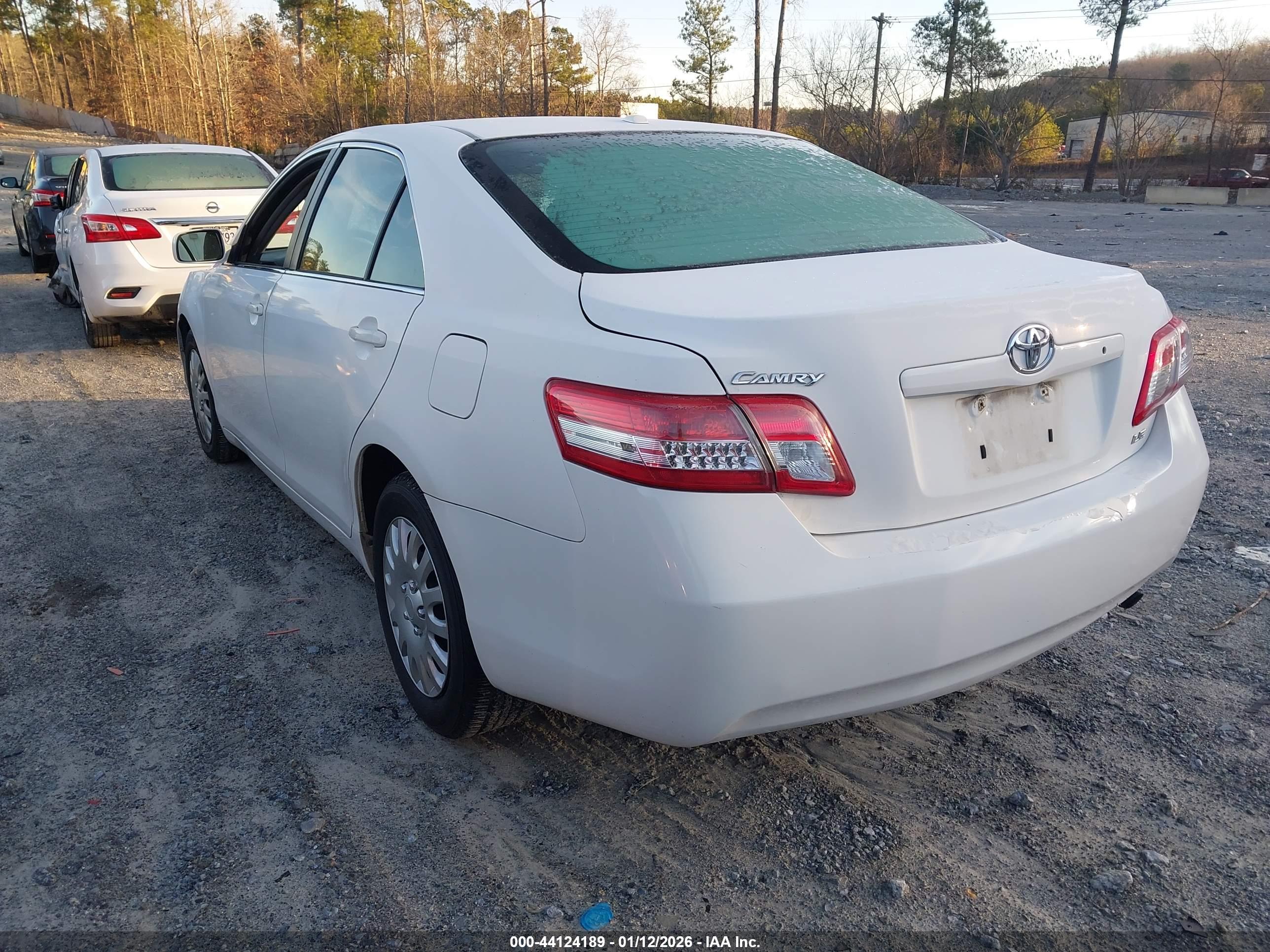 TOYOTA CAMRY image 3