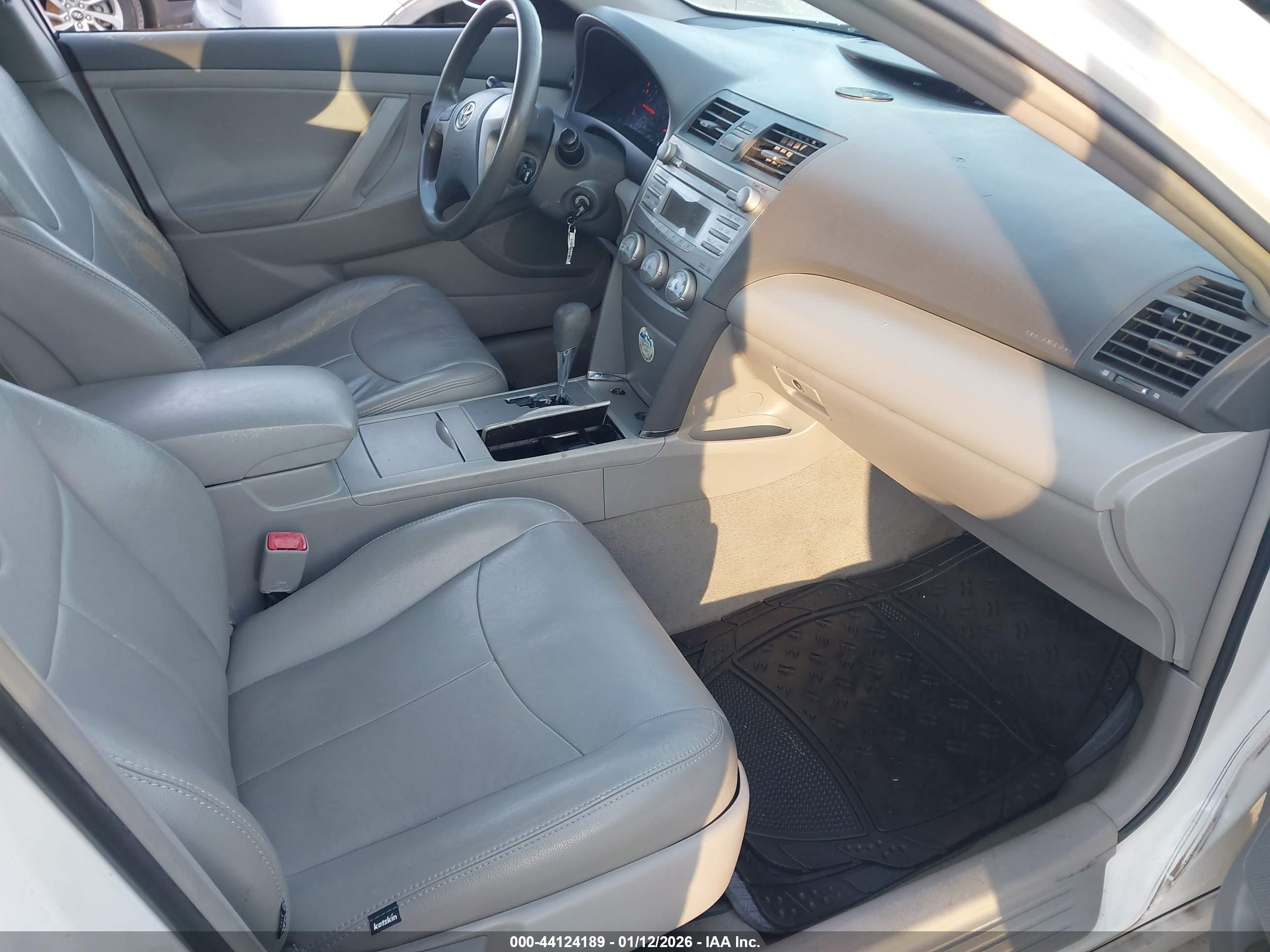 TOYOTA CAMRY image 5