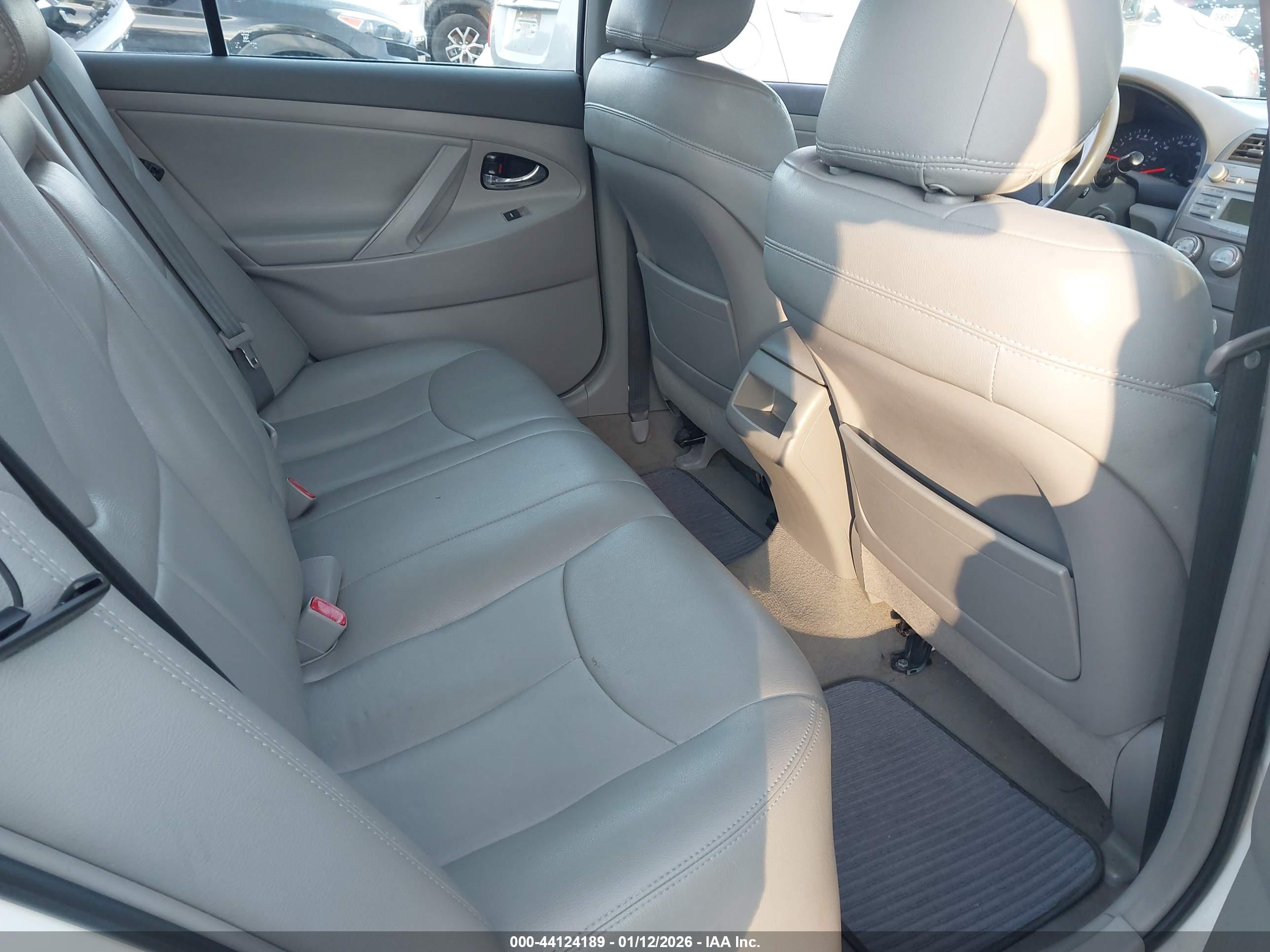 TOYOTA CAMRY image 8