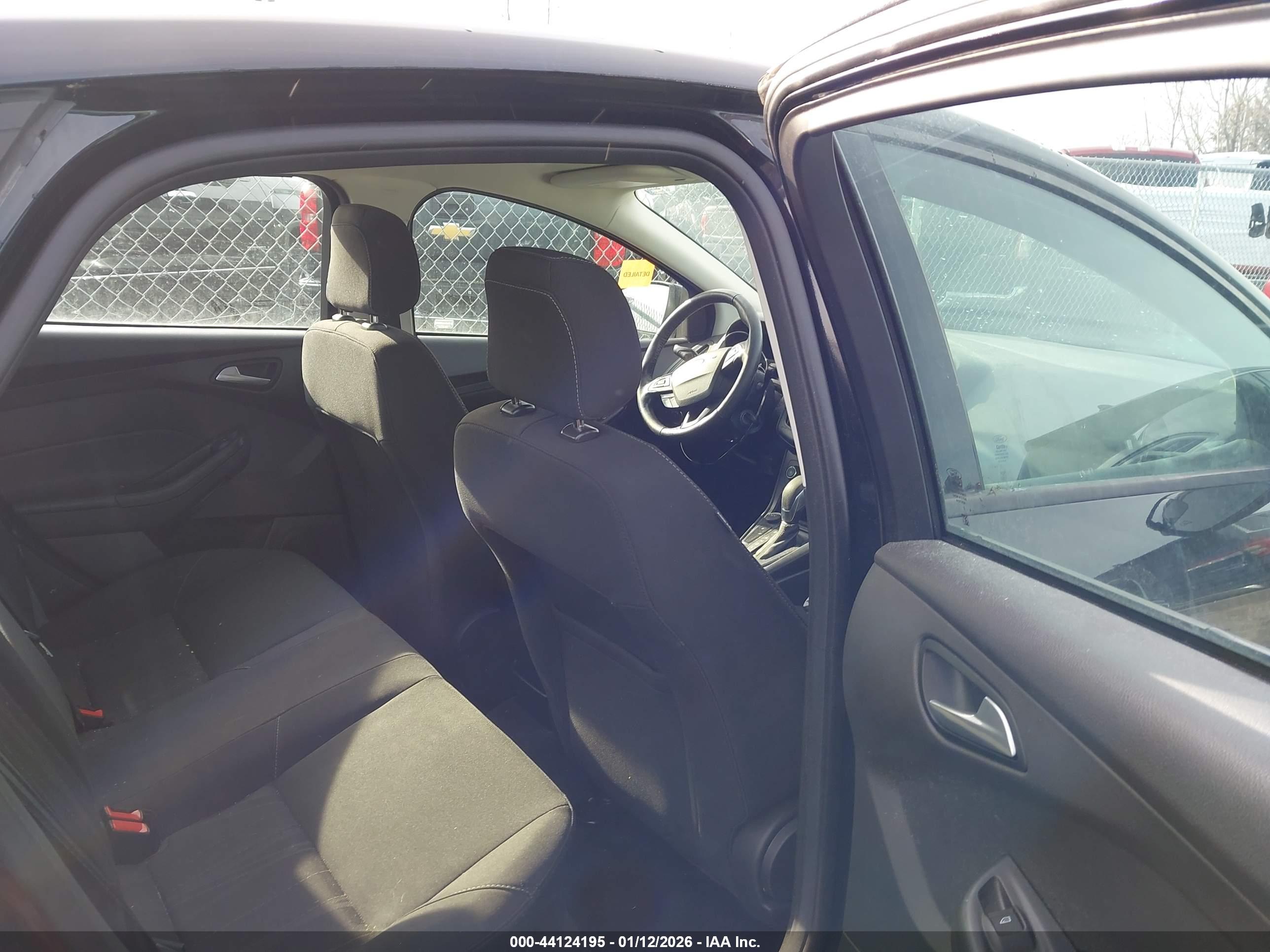 FORD FOCUS image 8