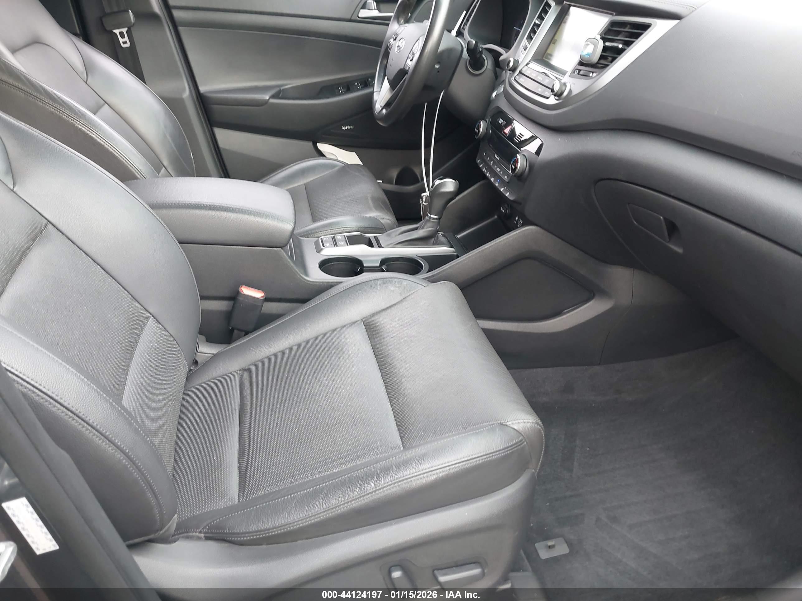 HYUNDAI TUCSON image 5