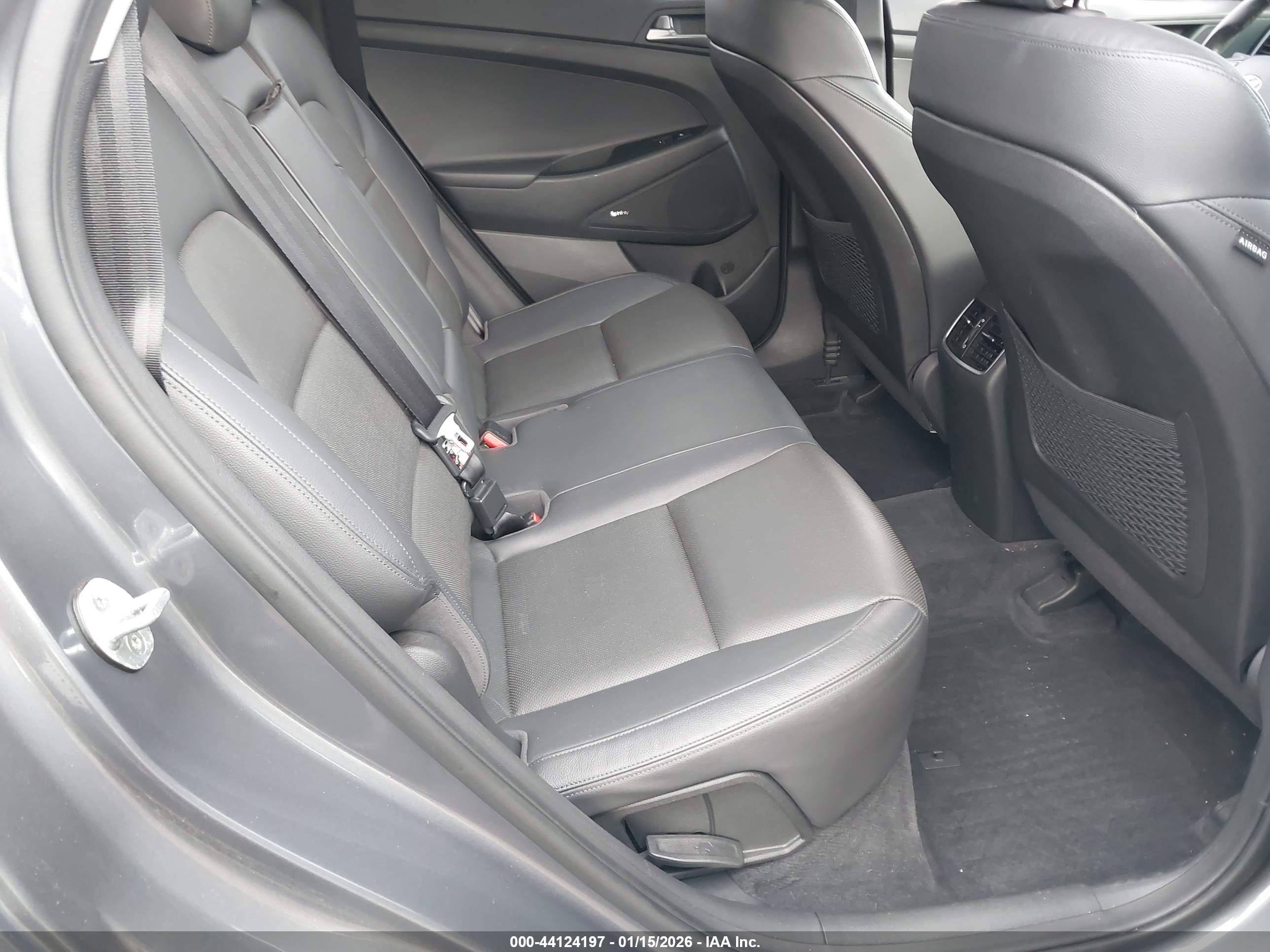 HYUNDAI TUCSON image 8