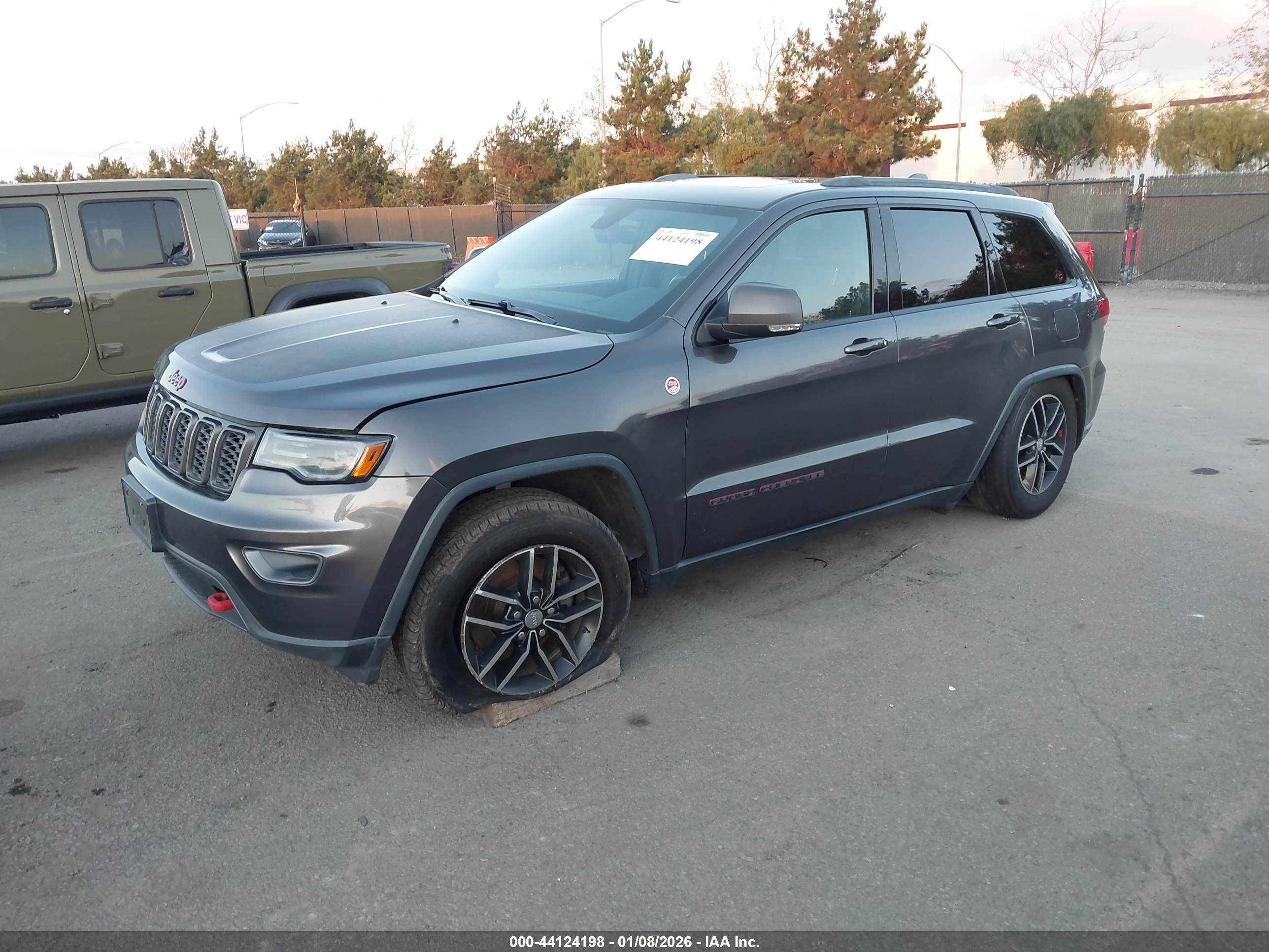 JEEP GRAND image 2