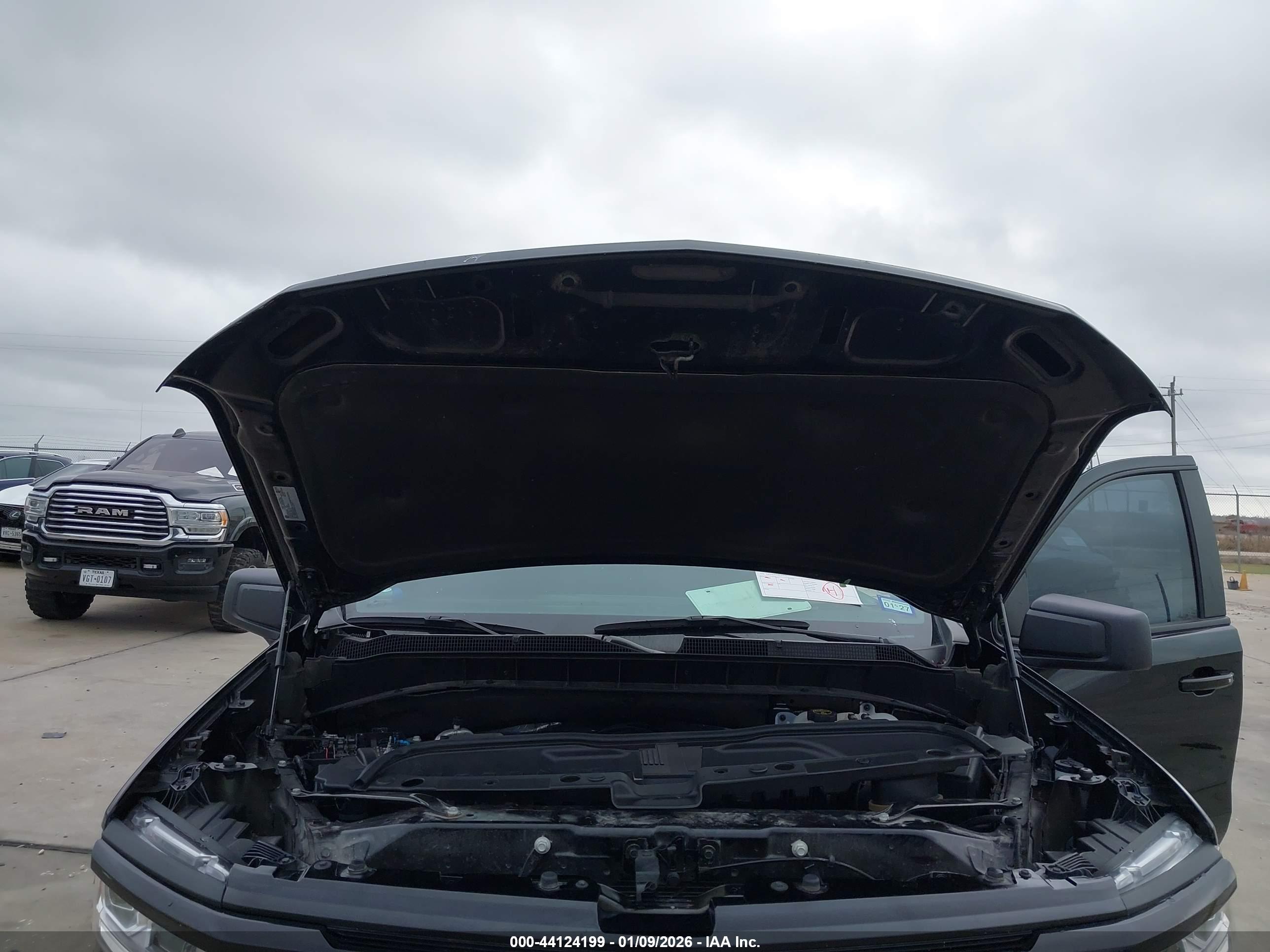 CHEVROLET SILVERADO image 10