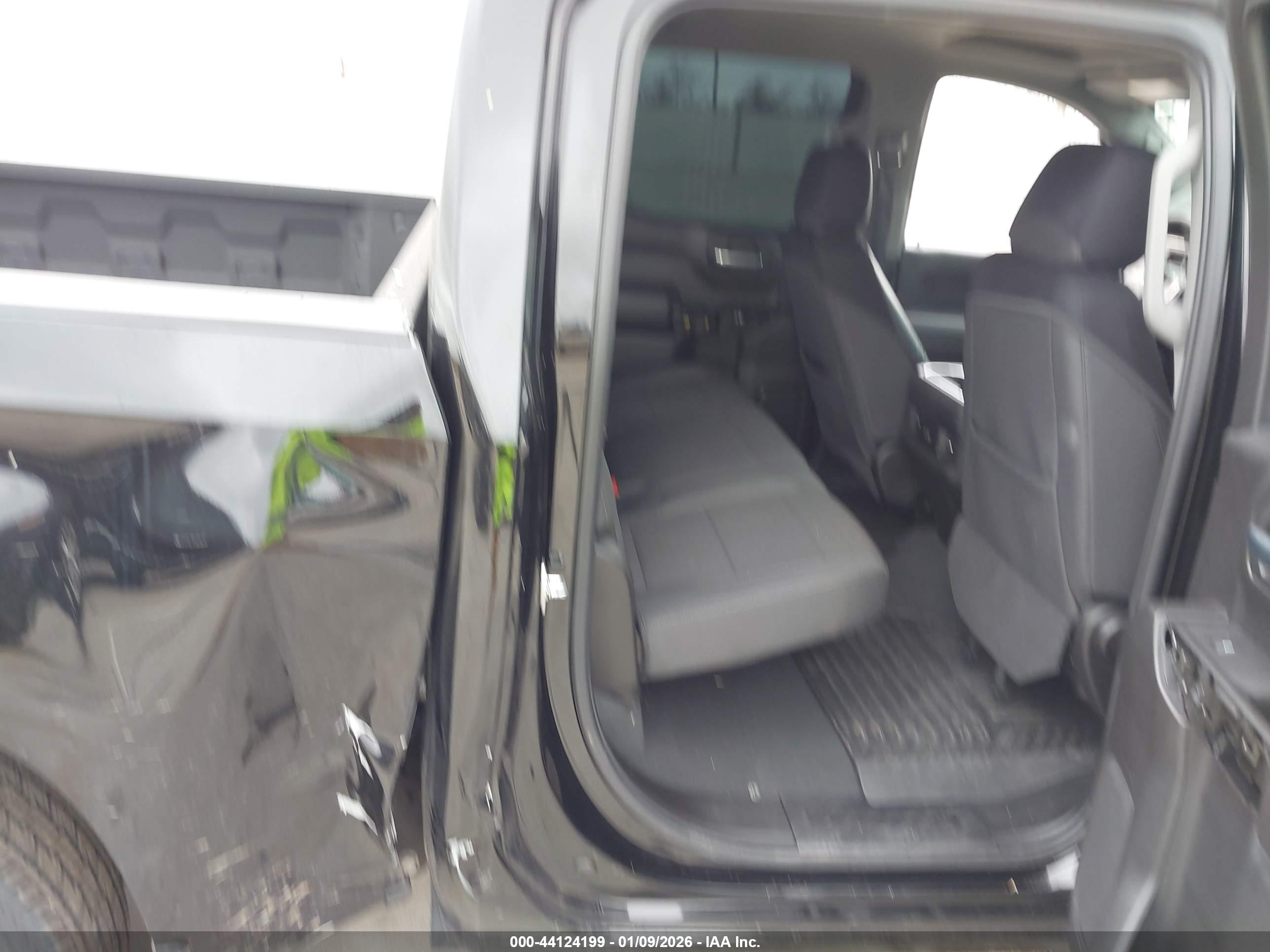CHEVROLET SILVERADO image 8