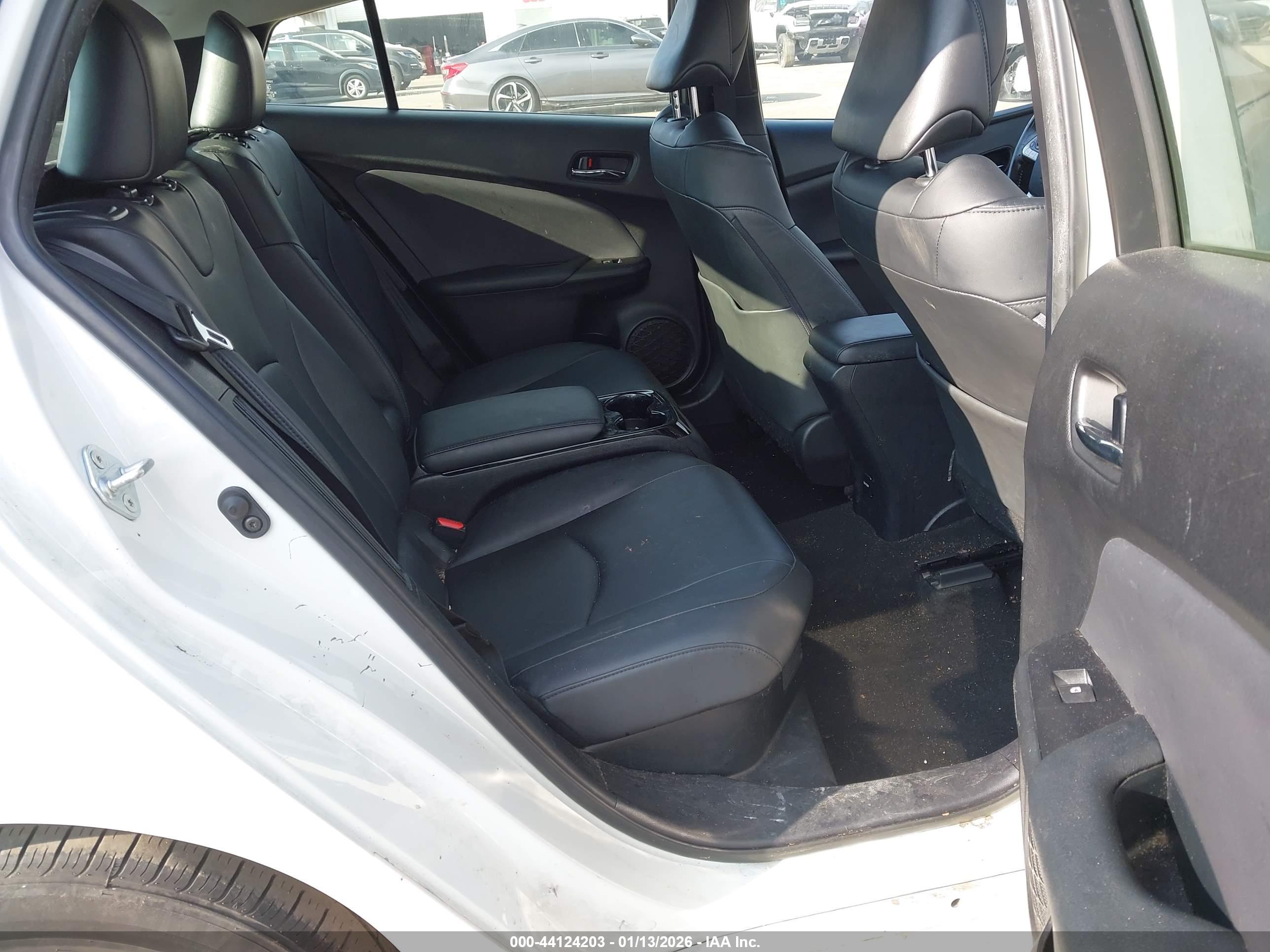TOYOTA PRIUS image 8