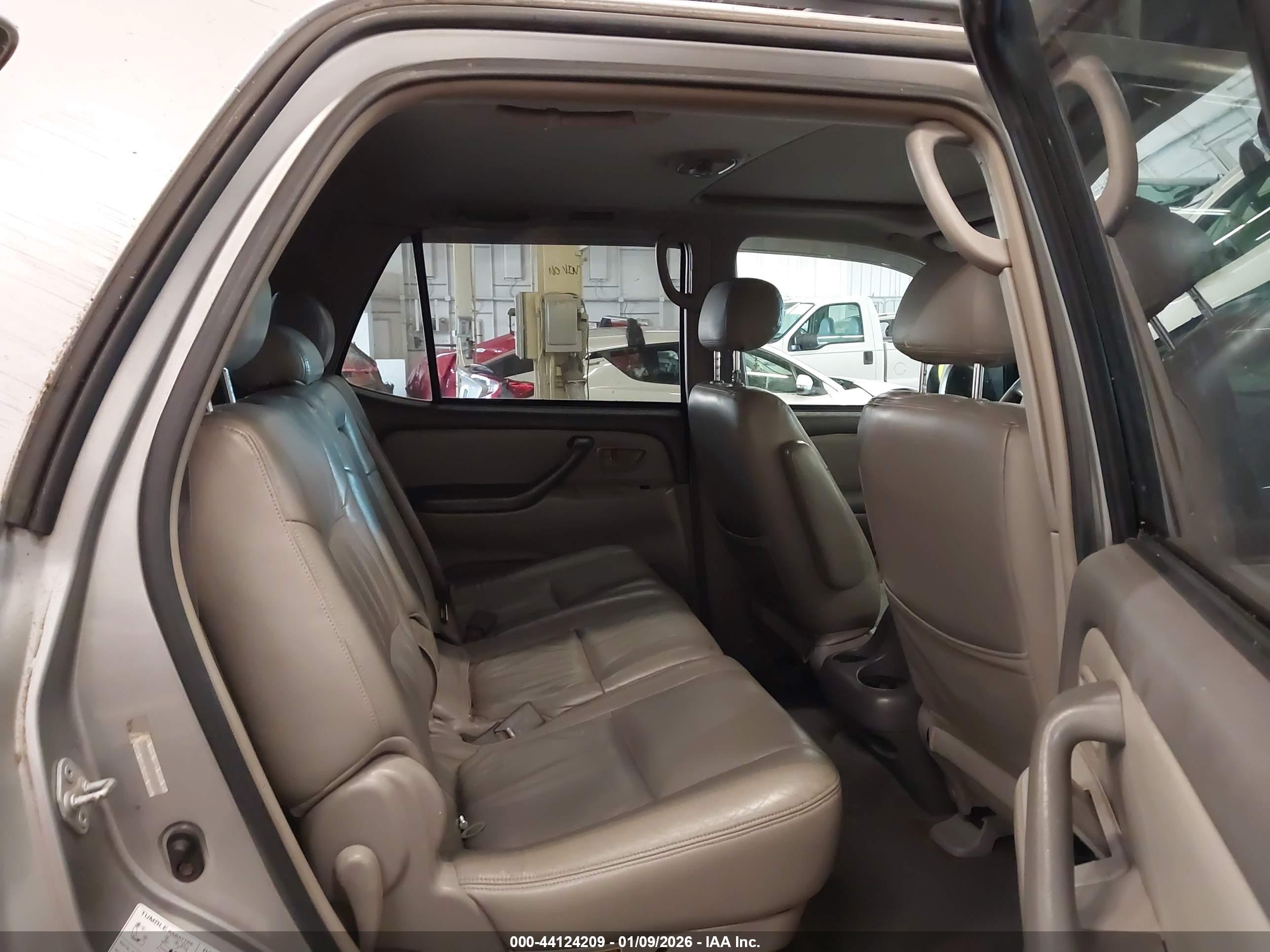 TOYOTA SEQUOIA image 8