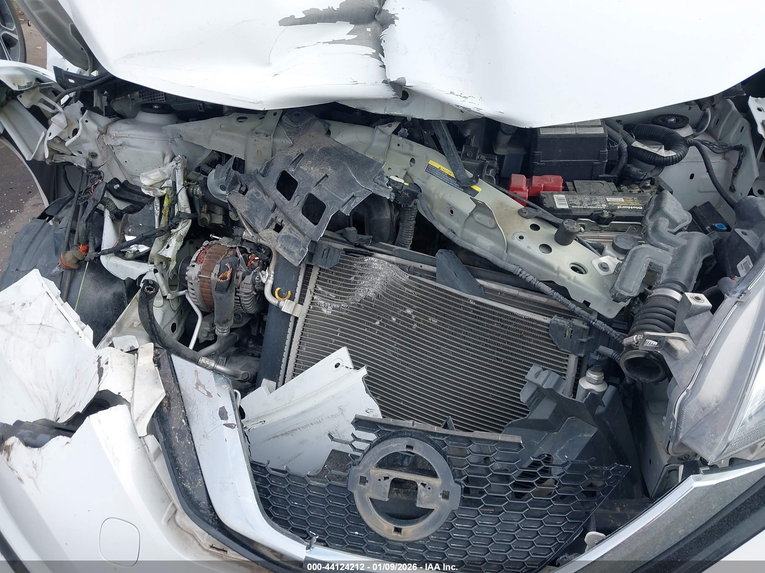 NISSAN VERSA image 10