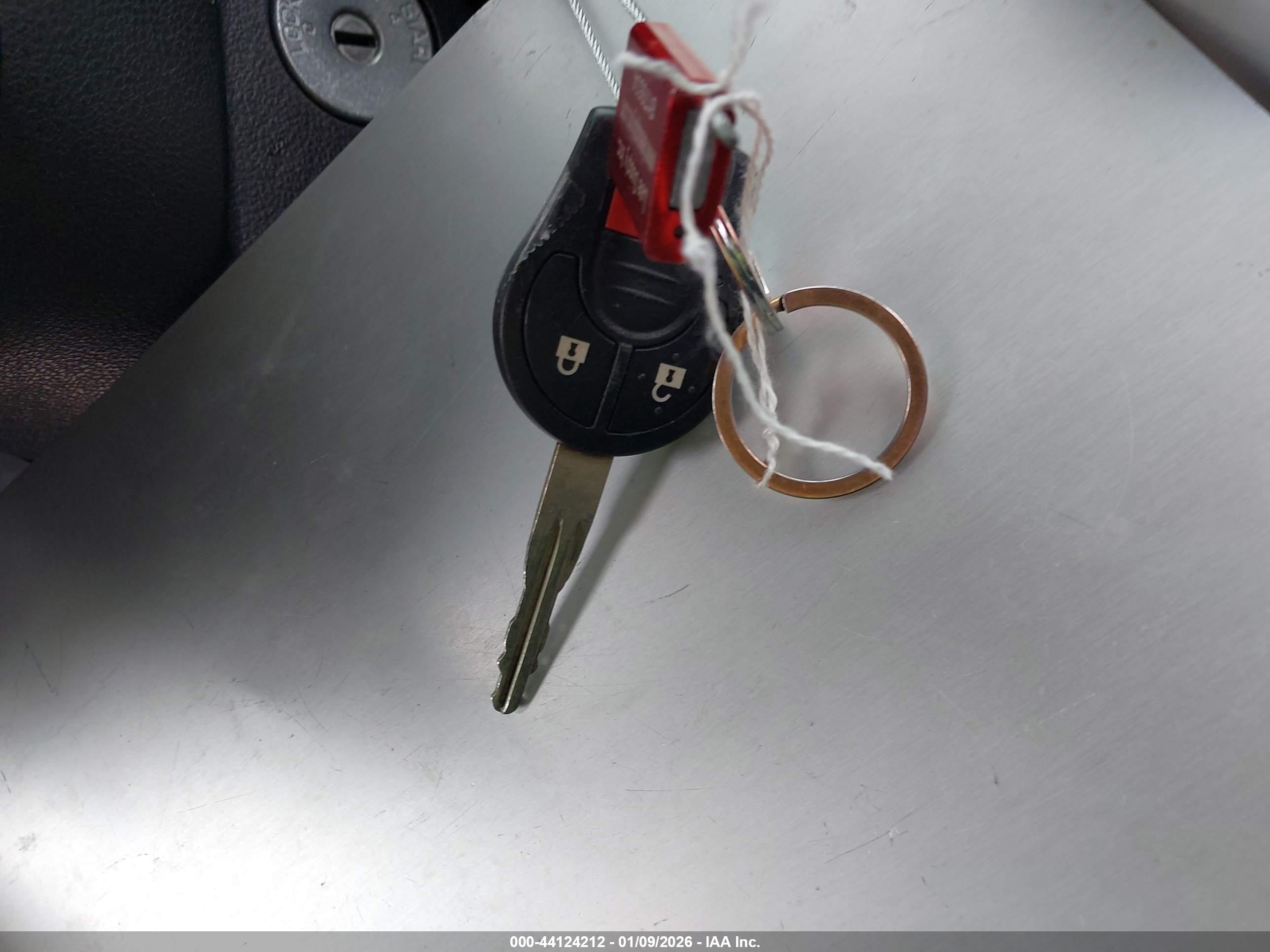 NISSAN VERSA image 11