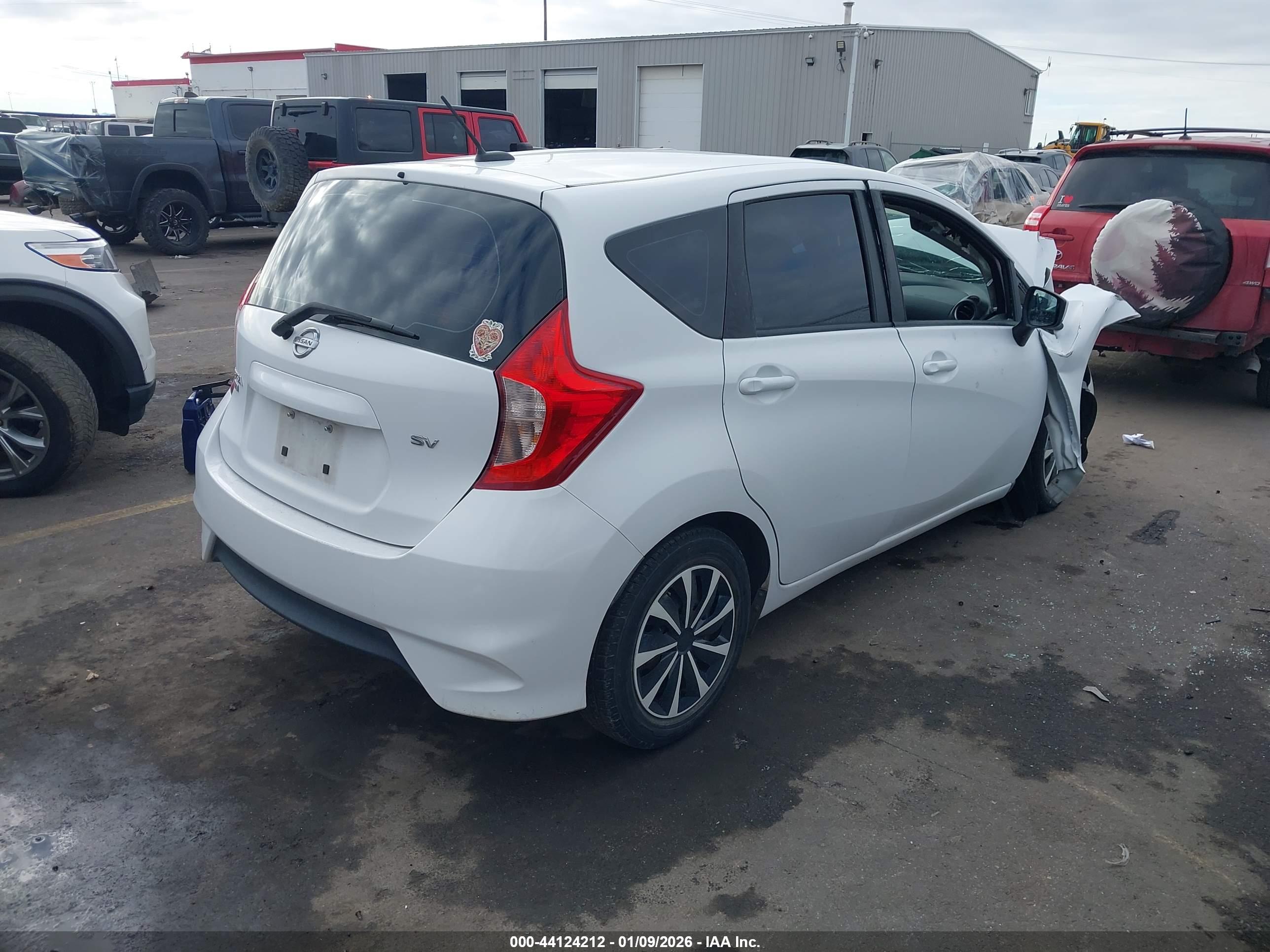 NISSAN VERSA image 4