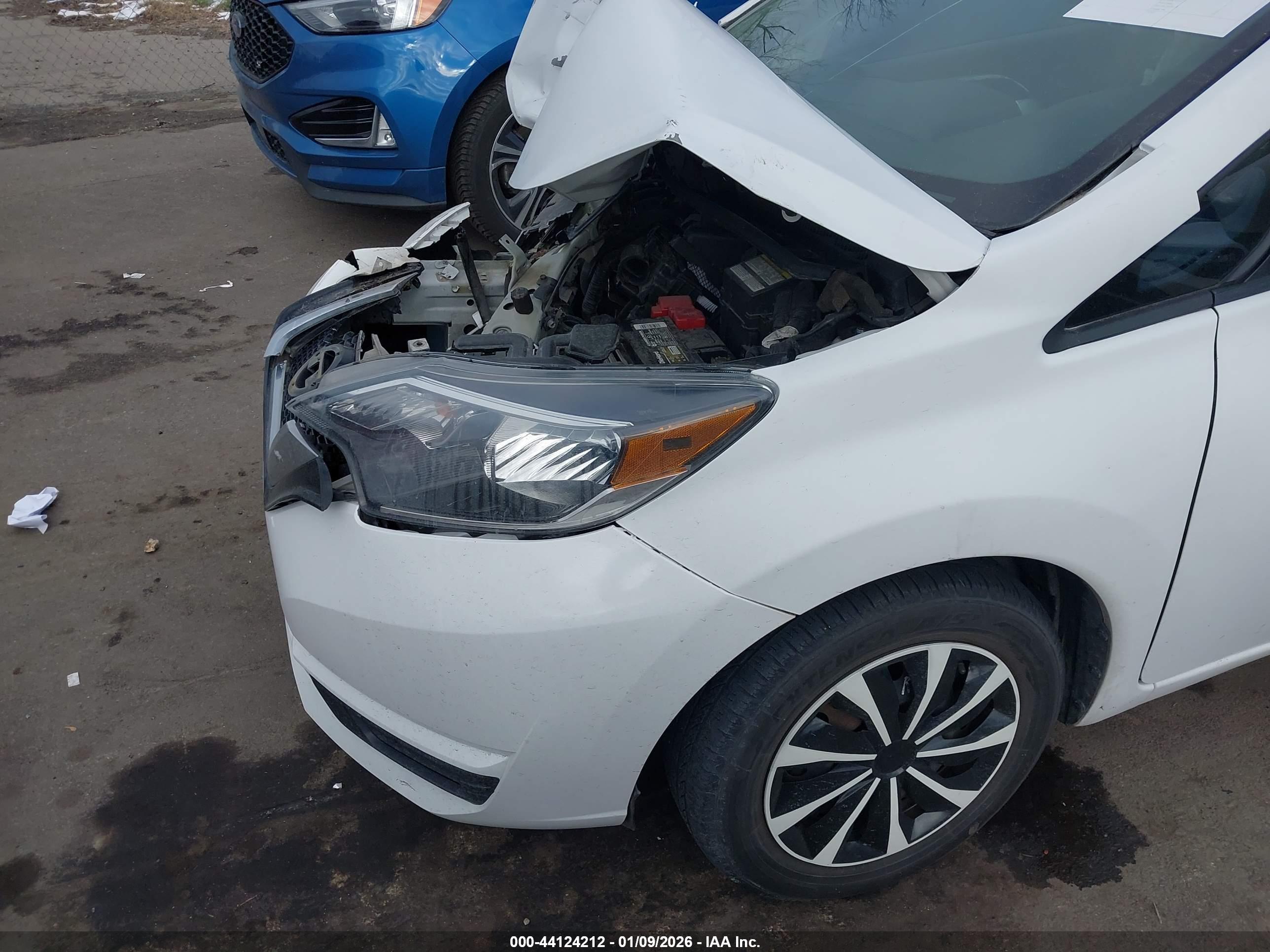 NISSAN VERSA image 6