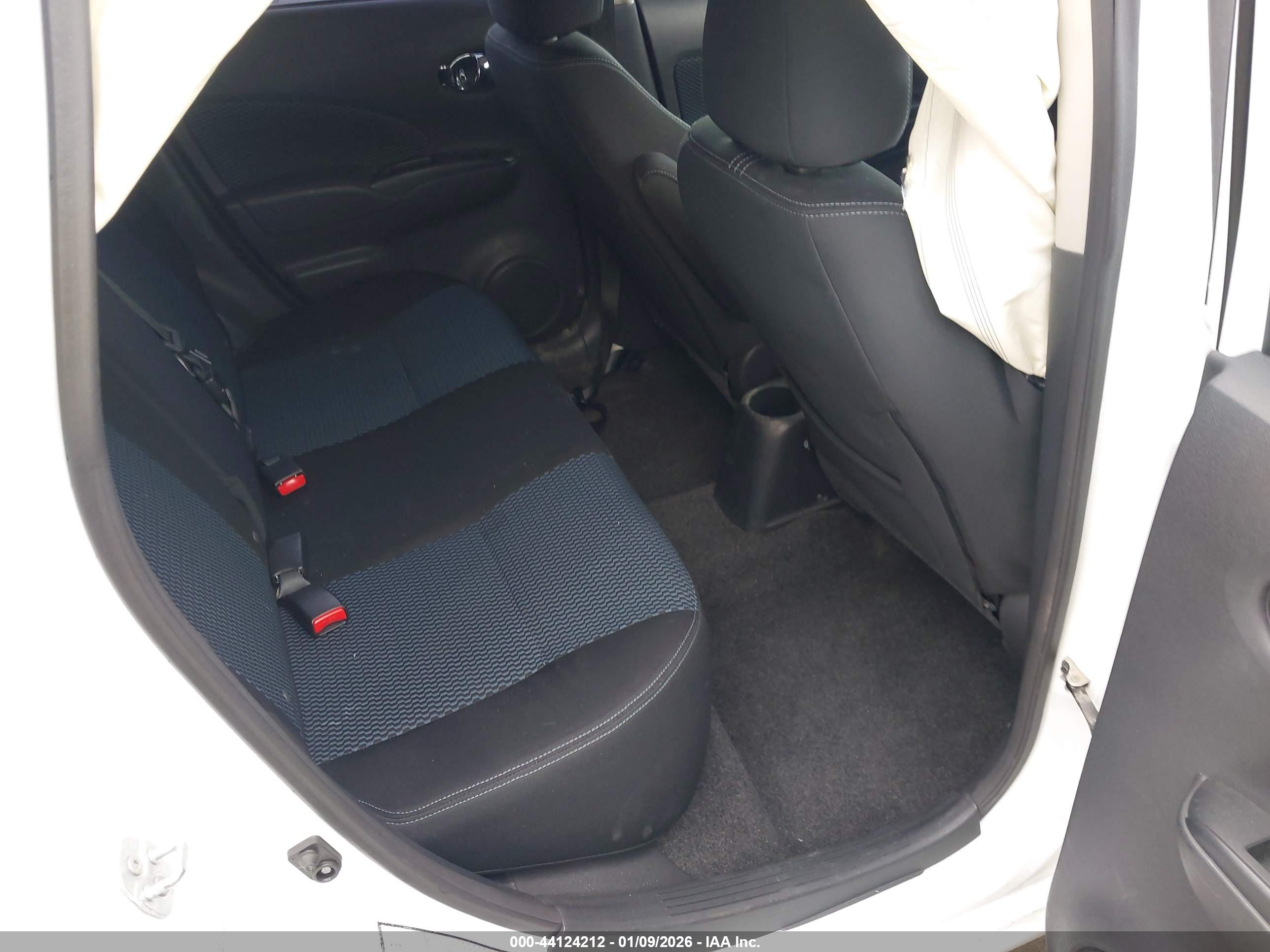 NISSAN VERSA image 8