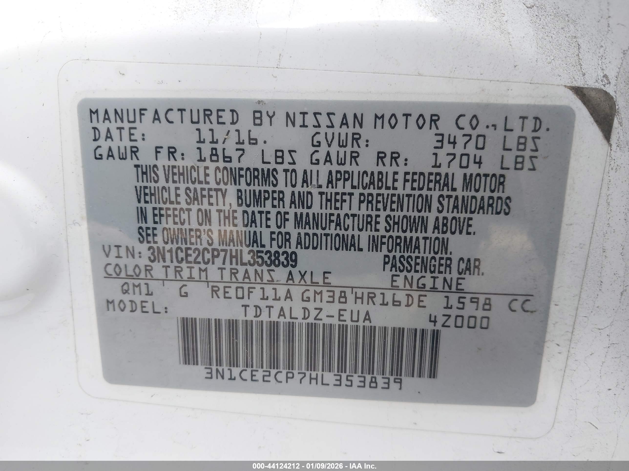 NISSAN VERSA image 9