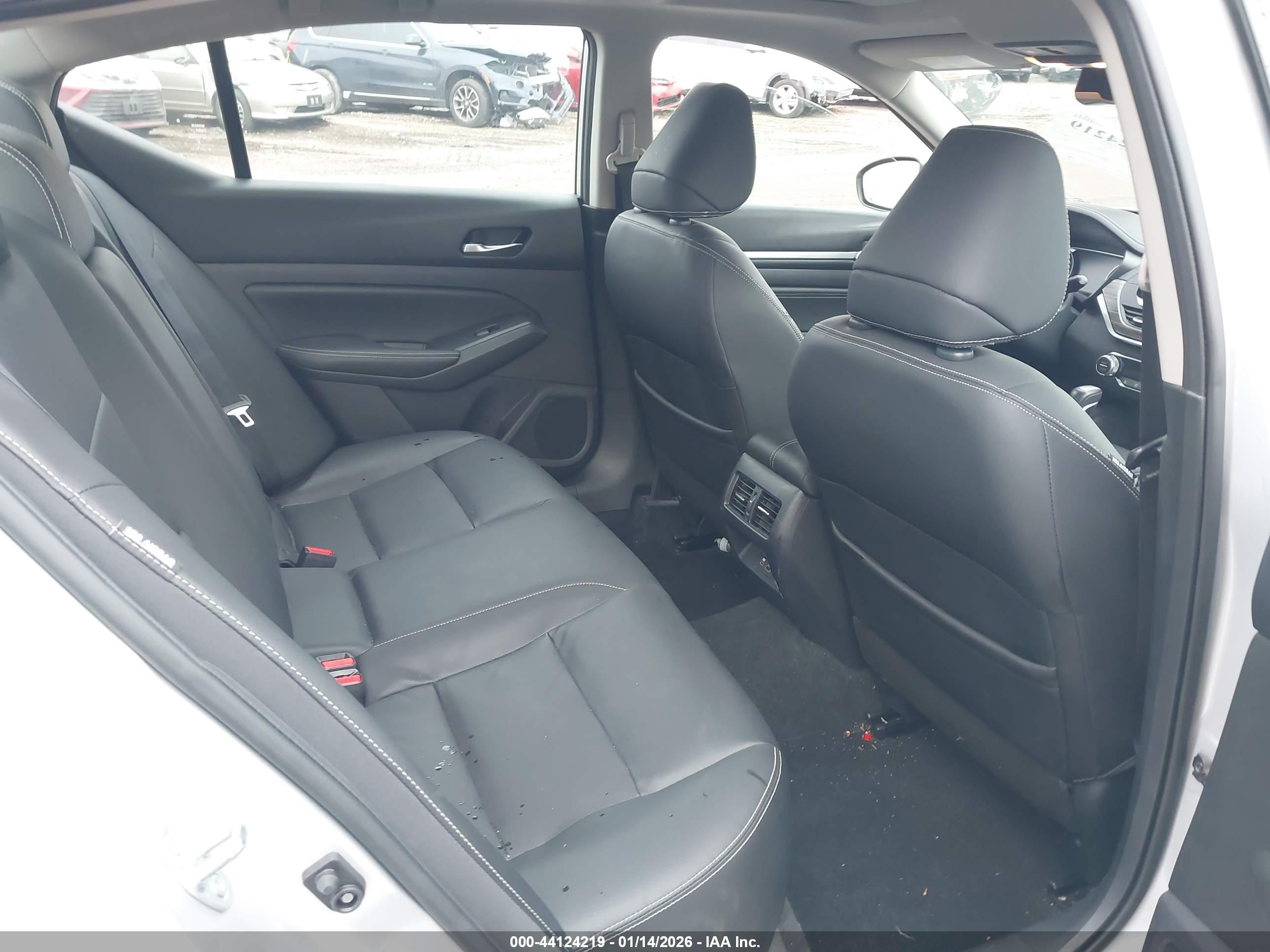 NISSAN ALTIMA image 8