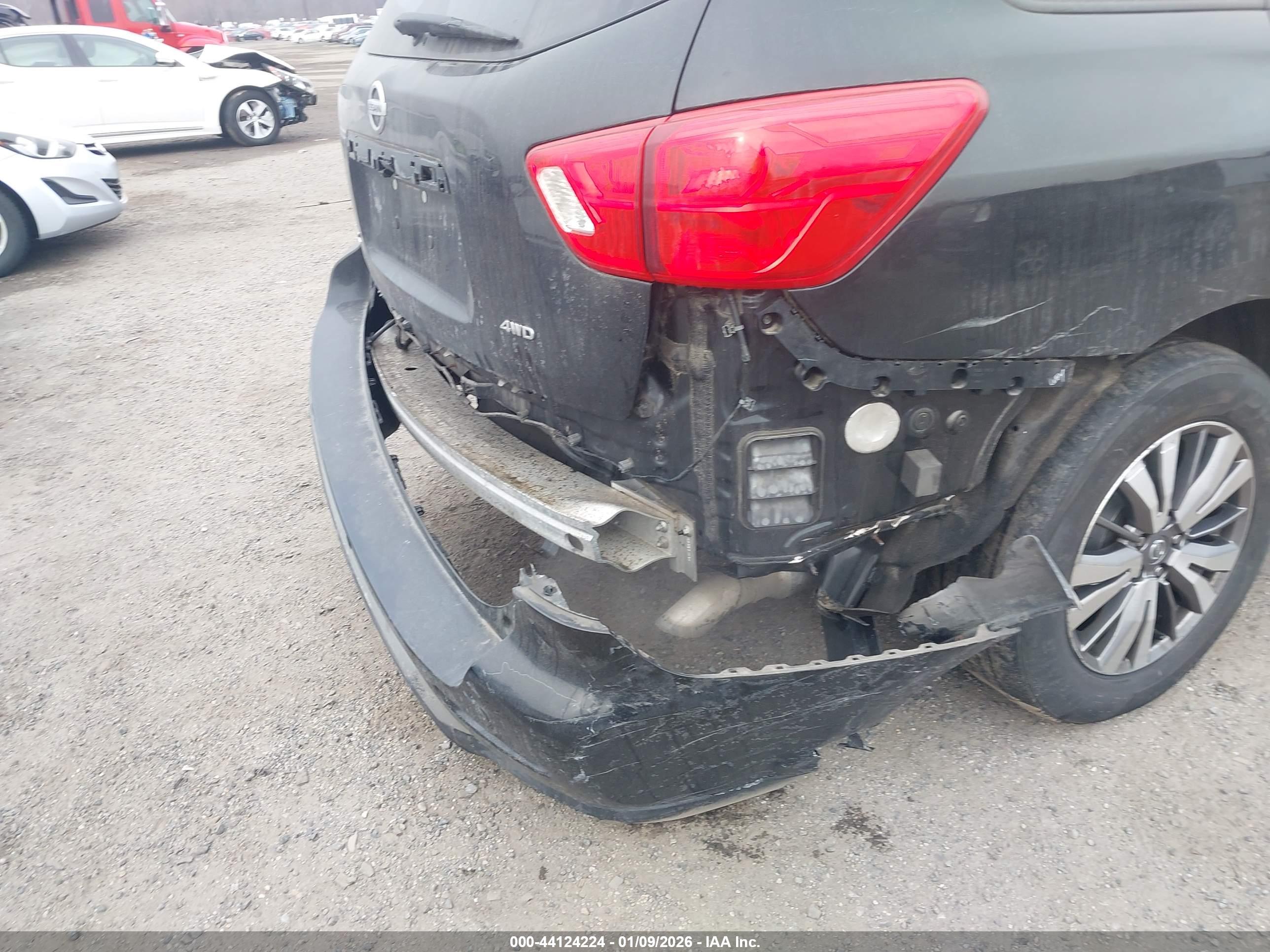 NISSAN PATHFINDER image 6